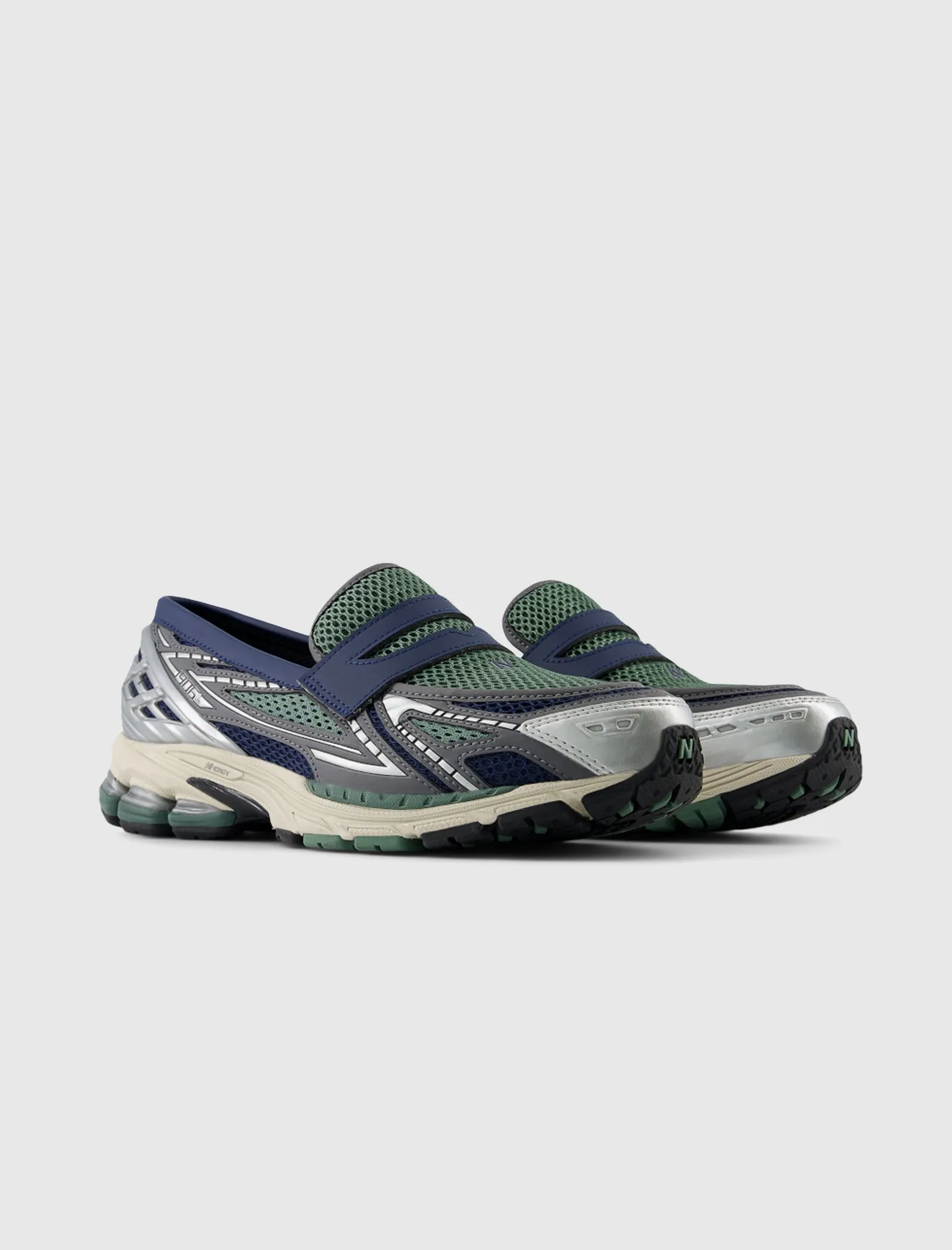 1906L  "SILVER METALLIC" Clothing	NEW BALANCE