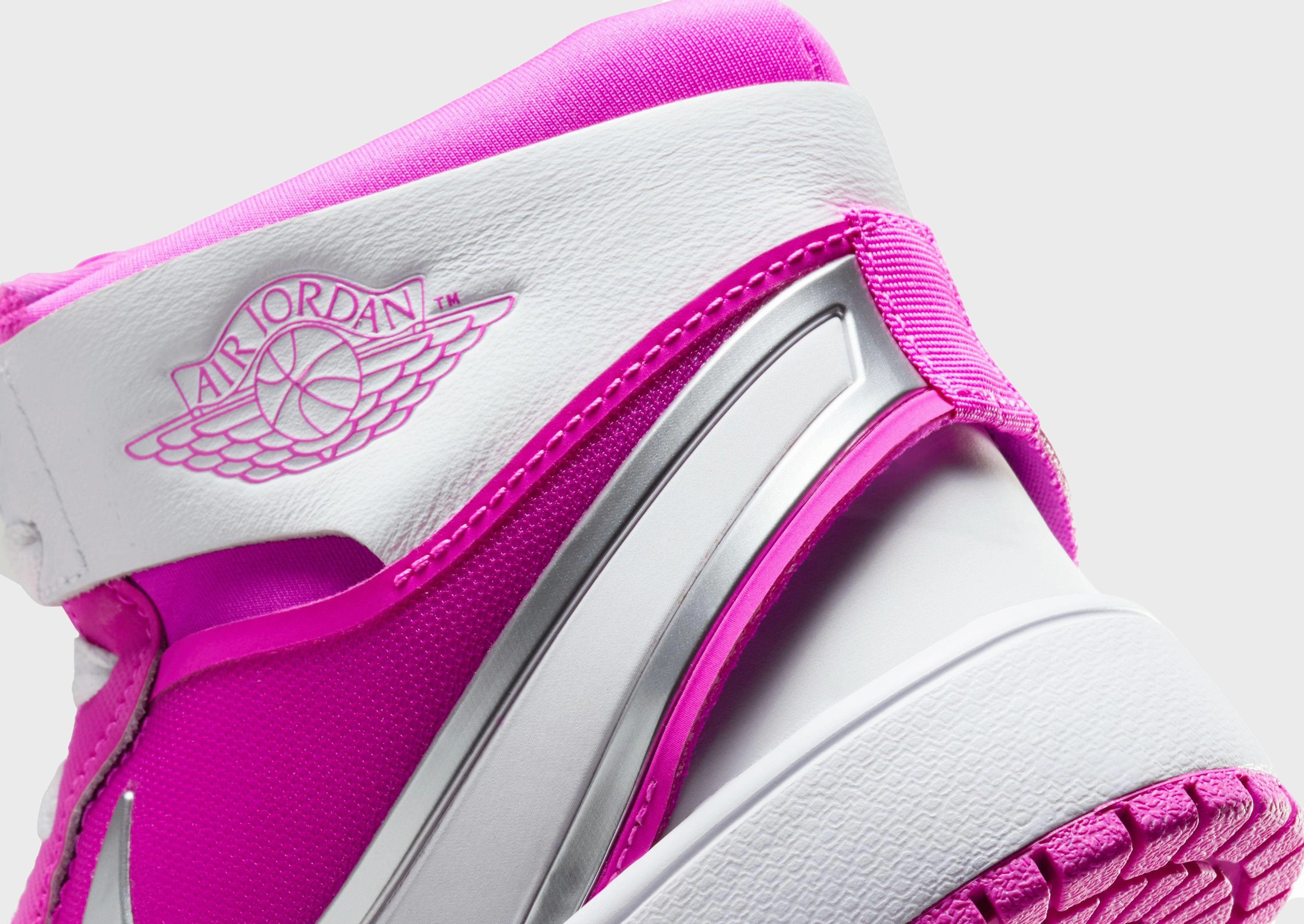 Universal Outfit, Ease Engineered, Clean-Motion System, Pure Rhythm, Ease-Forward Fit, Style Without Noise