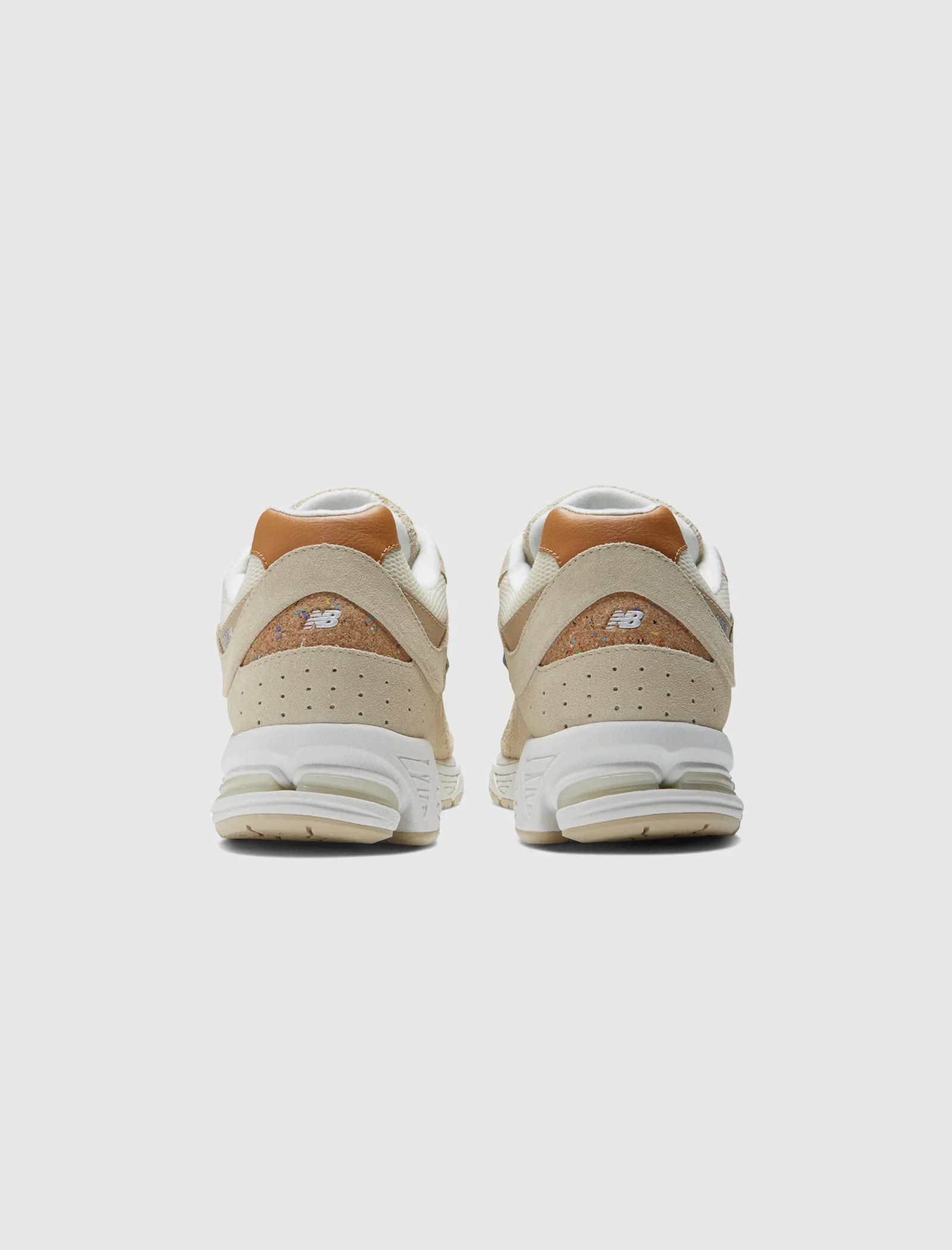 2002R "SANDSTONE" Clothing	NEW BALANCE