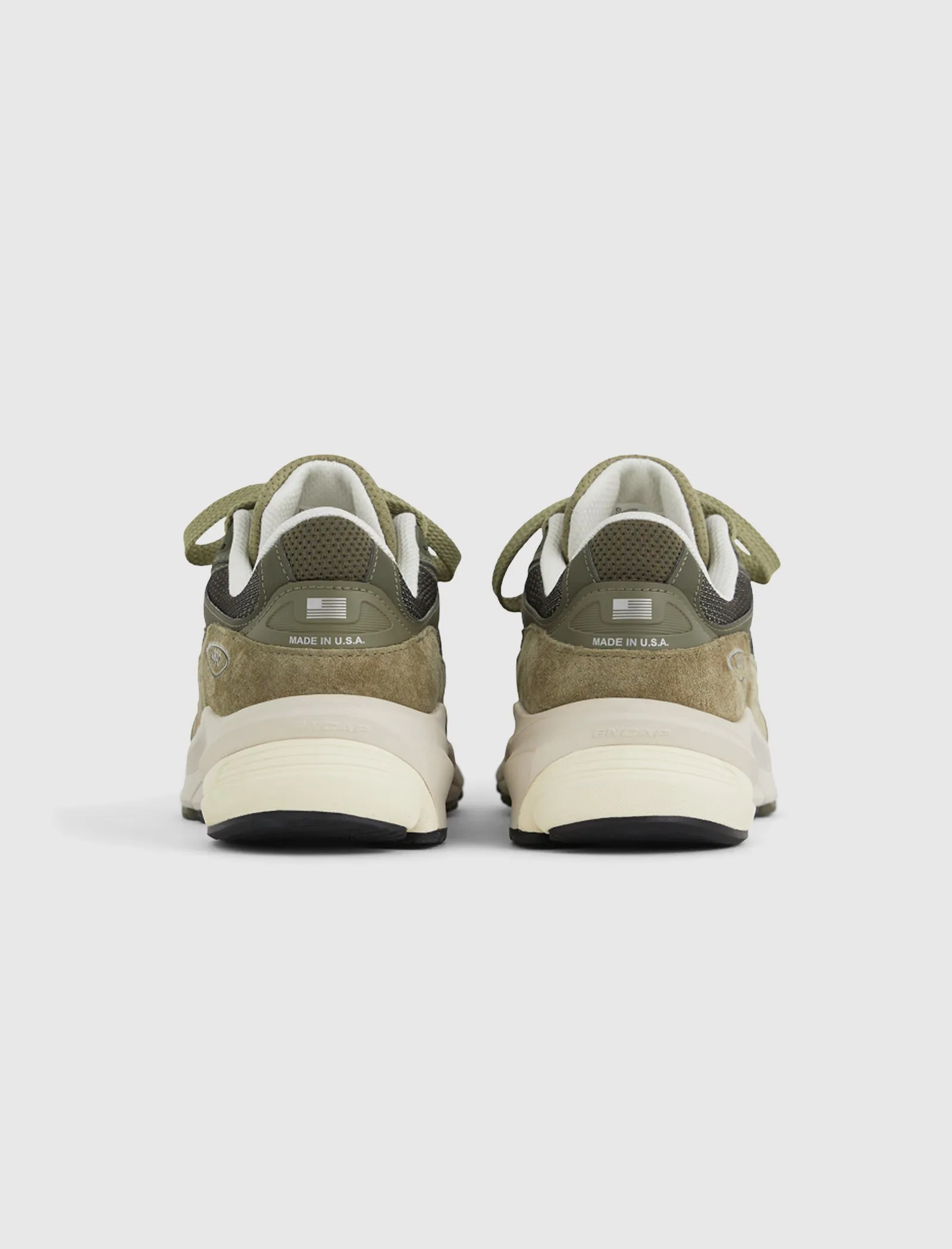 990 V6 "TRUE CAMO" Clothing	NEW BALANCE