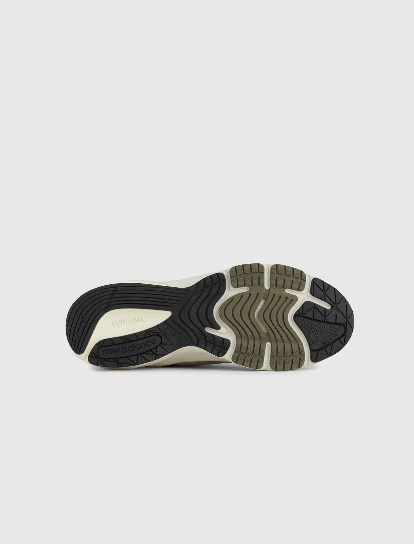 990 V6 "TRUE CAMO" Clothing	NEW BALANCE