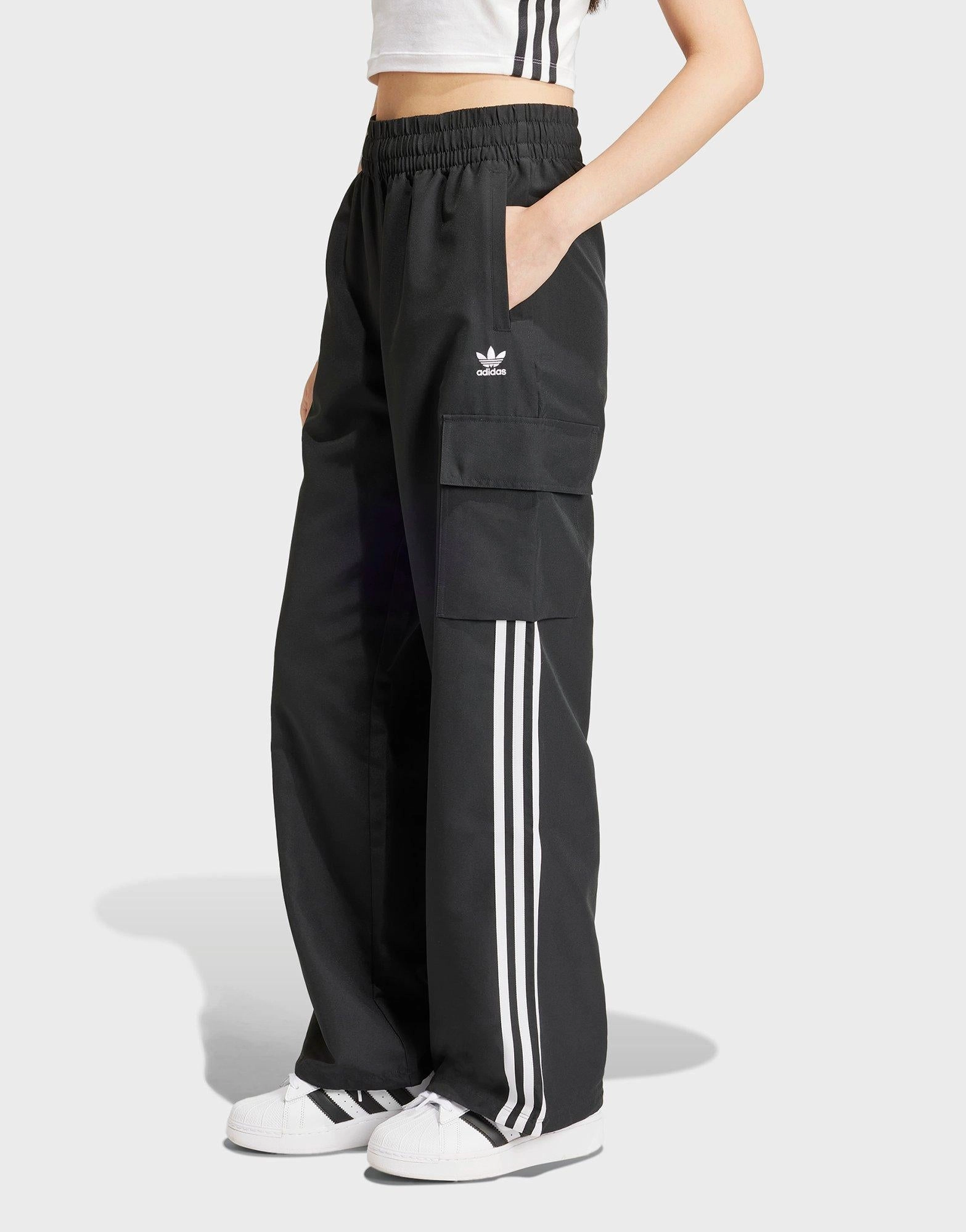 Season-Free Style, Living In Style, Versatile Drop, Streamlined Pieces, Urban Evolution, Essentials, Redesigned