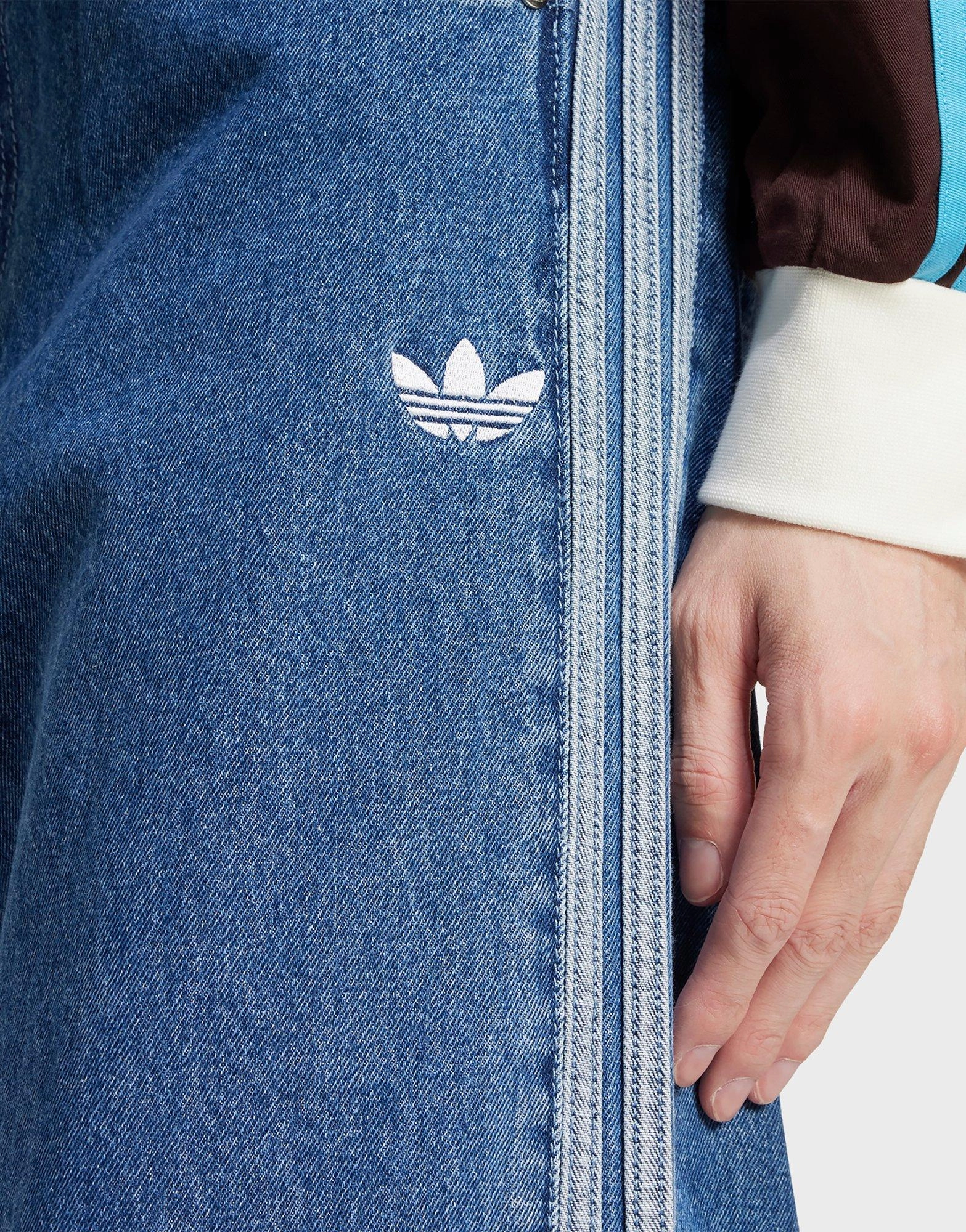 Multi-Context Style, Confident Minimal, Edge In Motion, Progressive Feel, Low-Key Performance