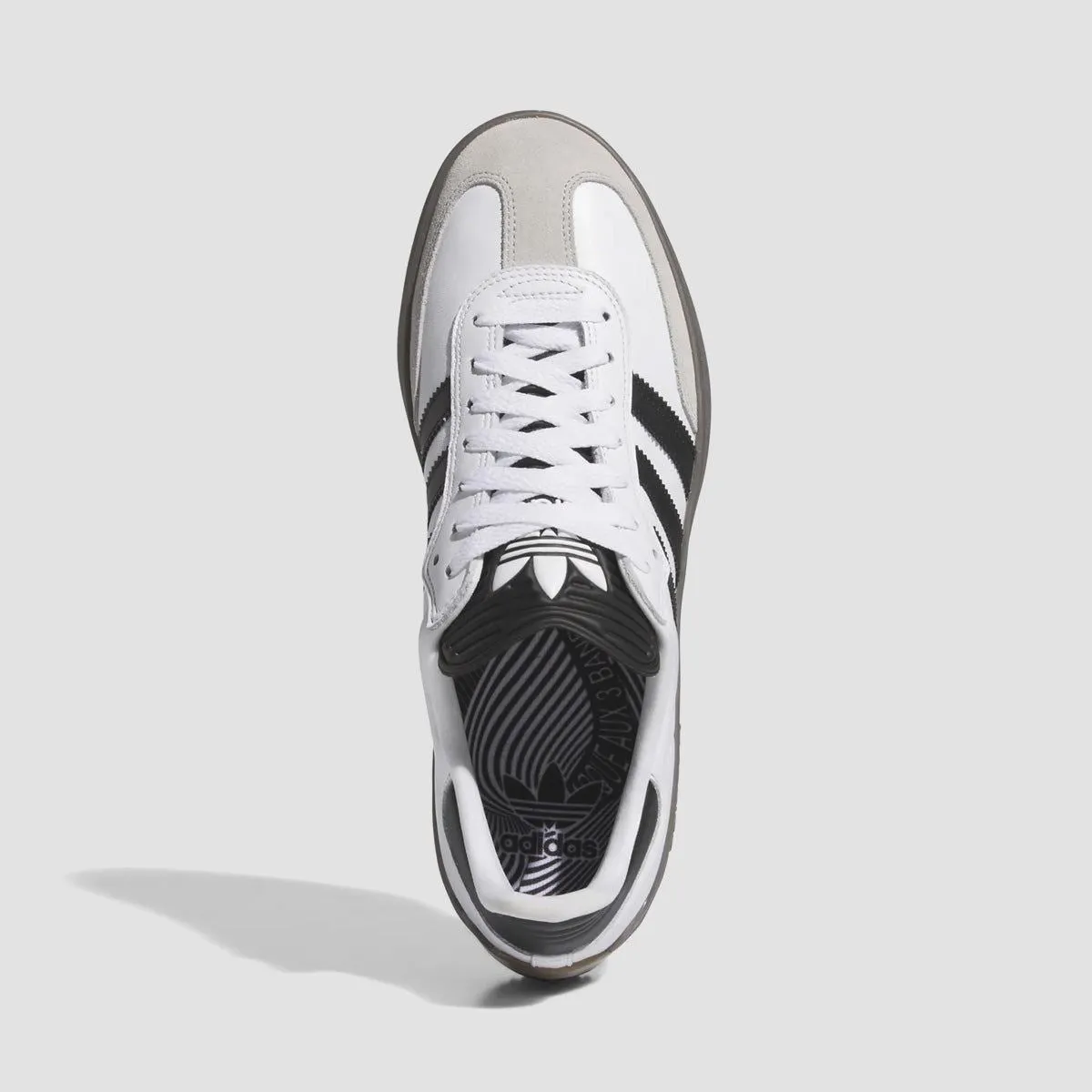Forward Function, Minimal Details, Quiet Performance, City Uniform, Subtle Tone, Season-Free Style