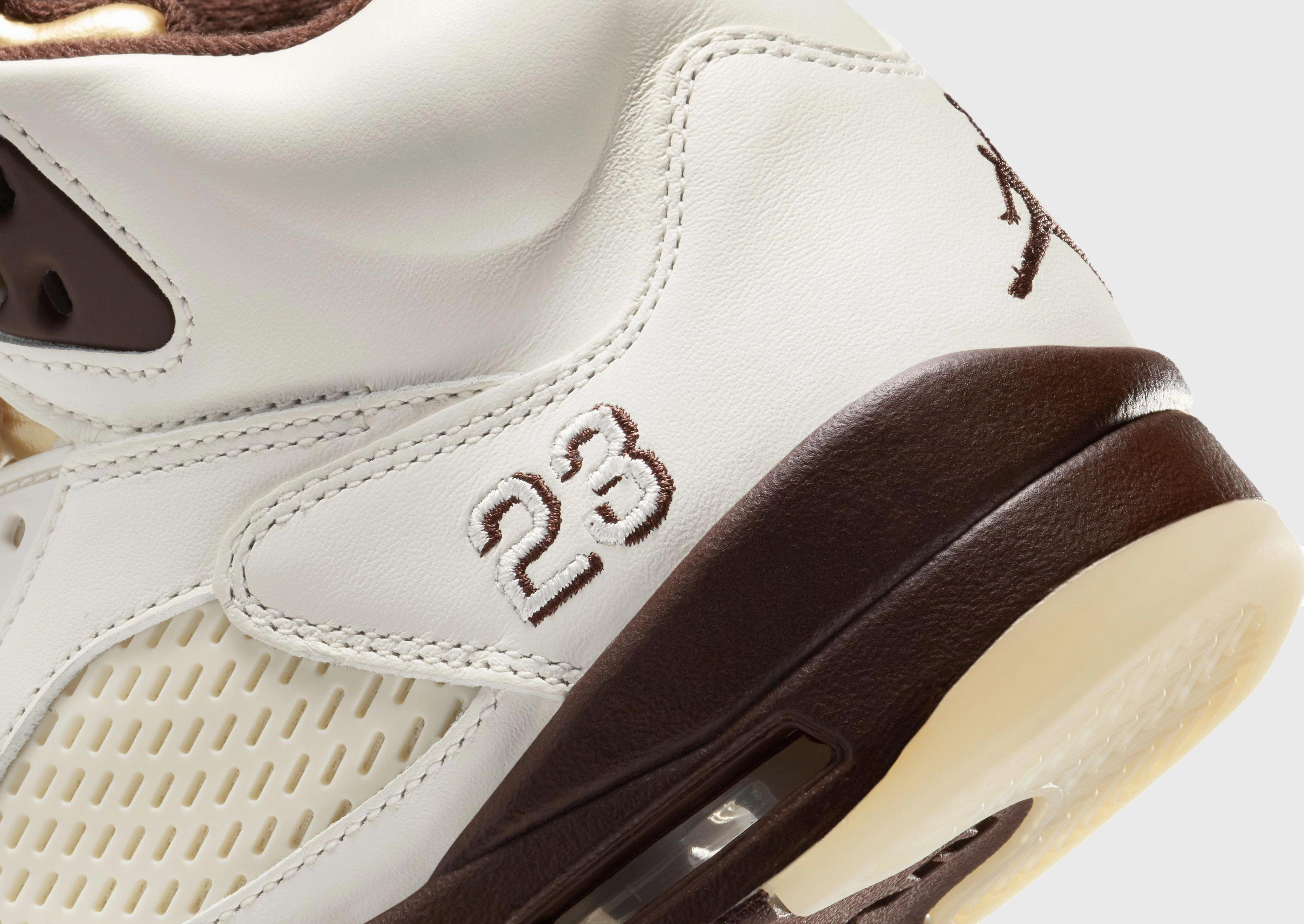 Seasonless Design, Subtle Tone, Style Meets Tech, Rhythmic Comfort, Elevated Motion