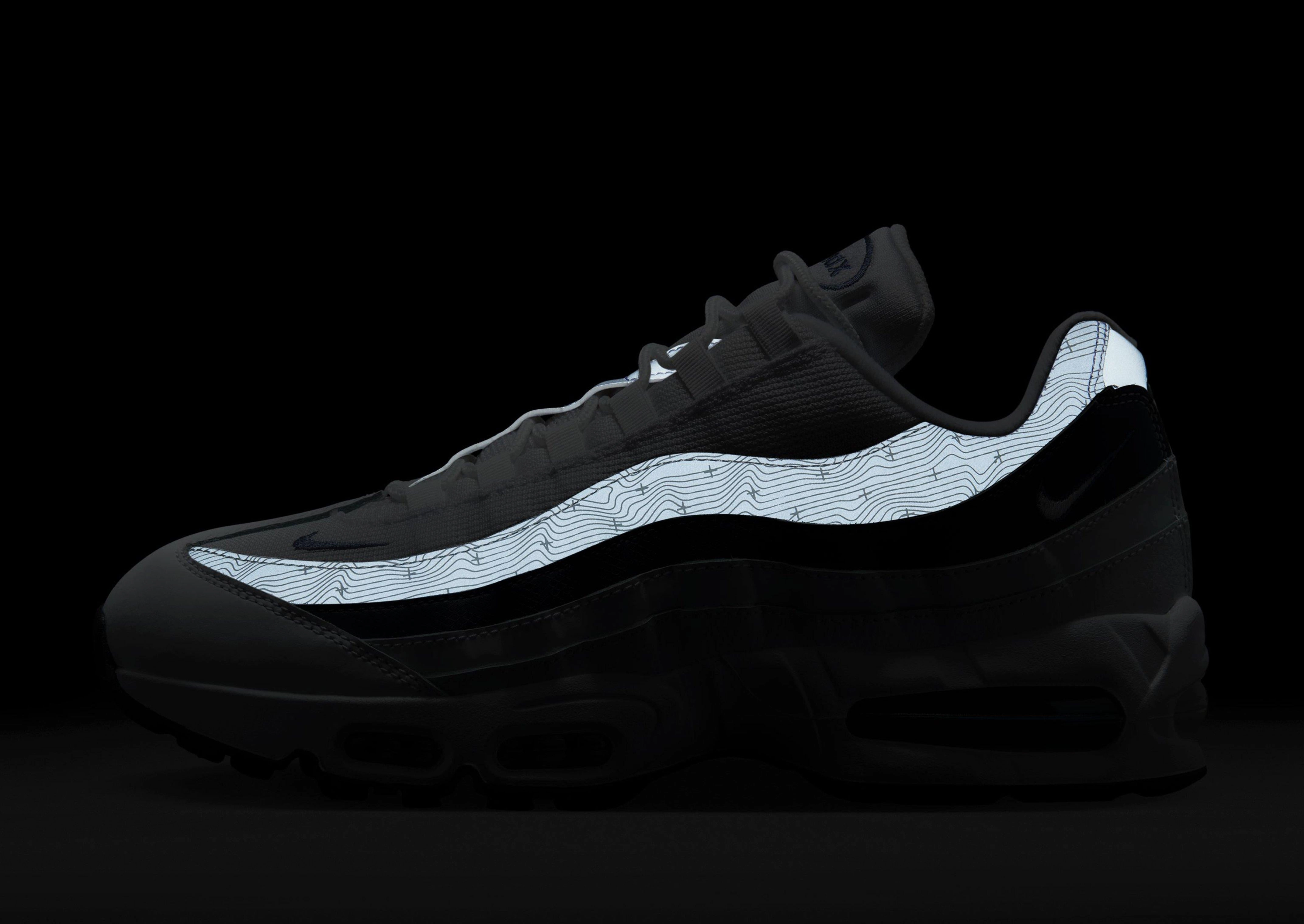 Minimal Design, Form And Motion, Feel The Flow, Made To Flex, Built For Pace, Relaxed Core
