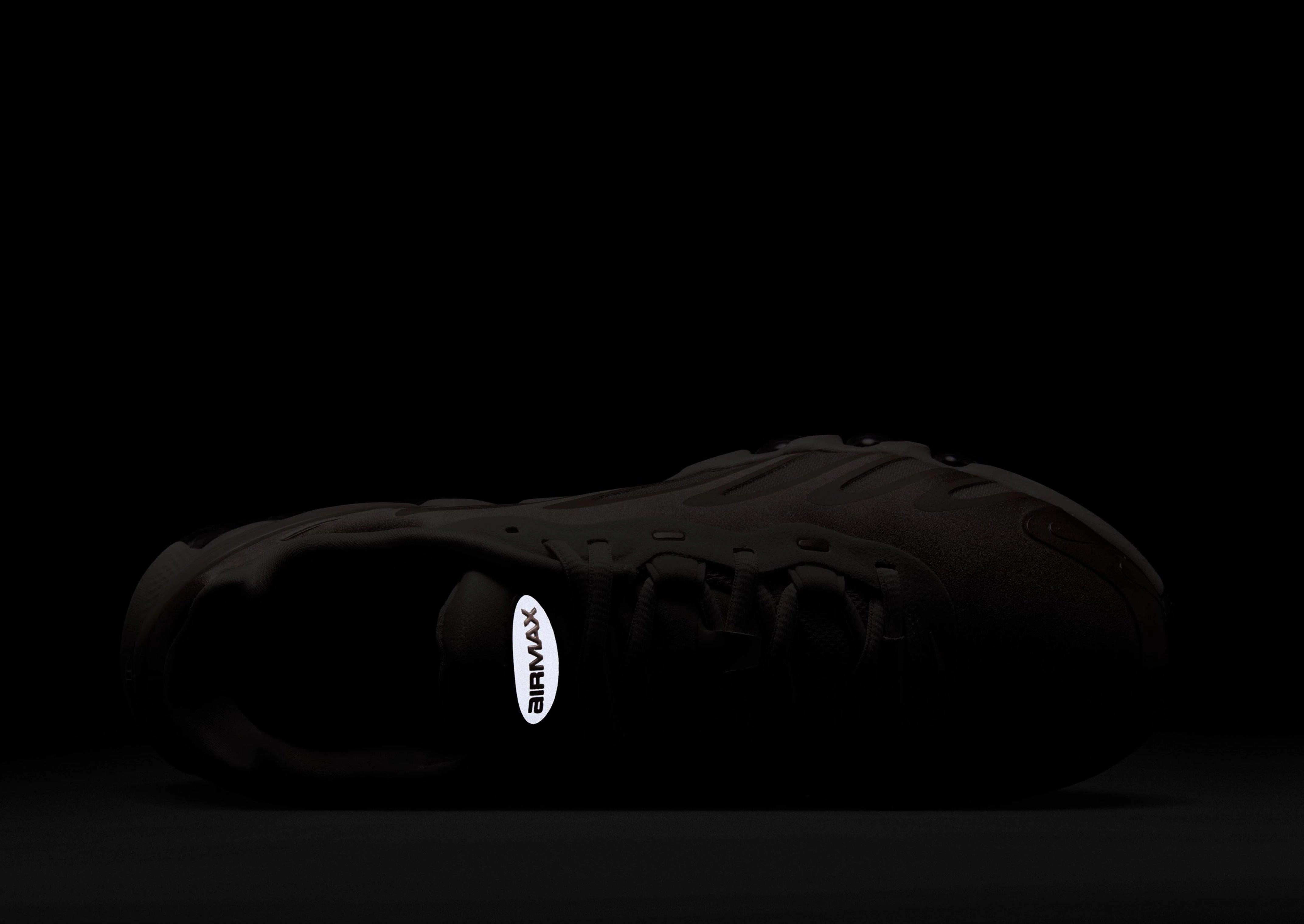 Fluid Design, Effortless Gear, Crafted Fit, Your Daily System, Smooth Layers, Urban Transition, Live Light, Active Corewear