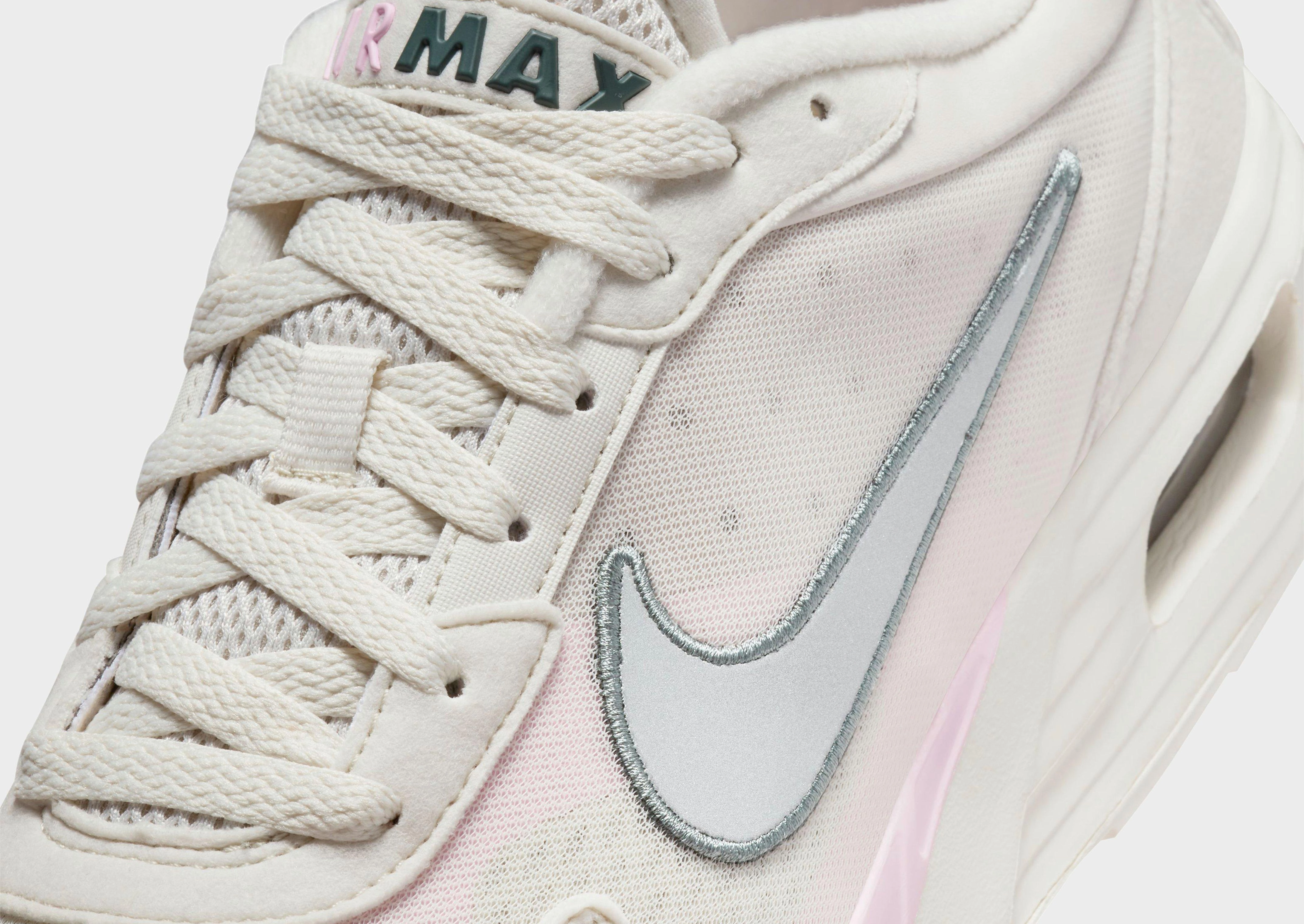 Fresh Silhouette, All-Day Movement, Responsive Fit, Feel-Based Fashion, Streamlined Pieces, Urban Transition