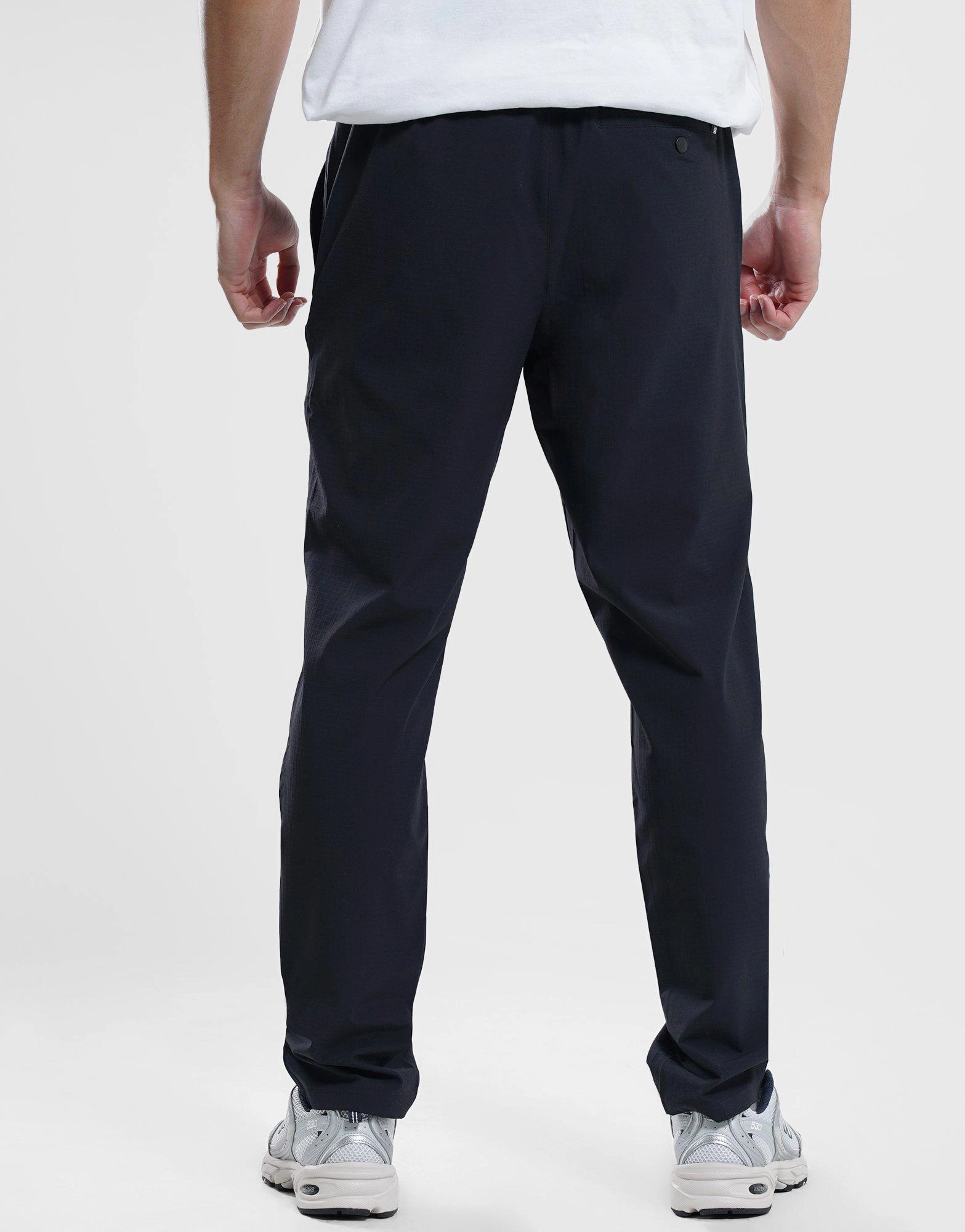 Smart Layering, Everyday Ease, Hybrid Aesthetic, Cool And Essential, Simple City