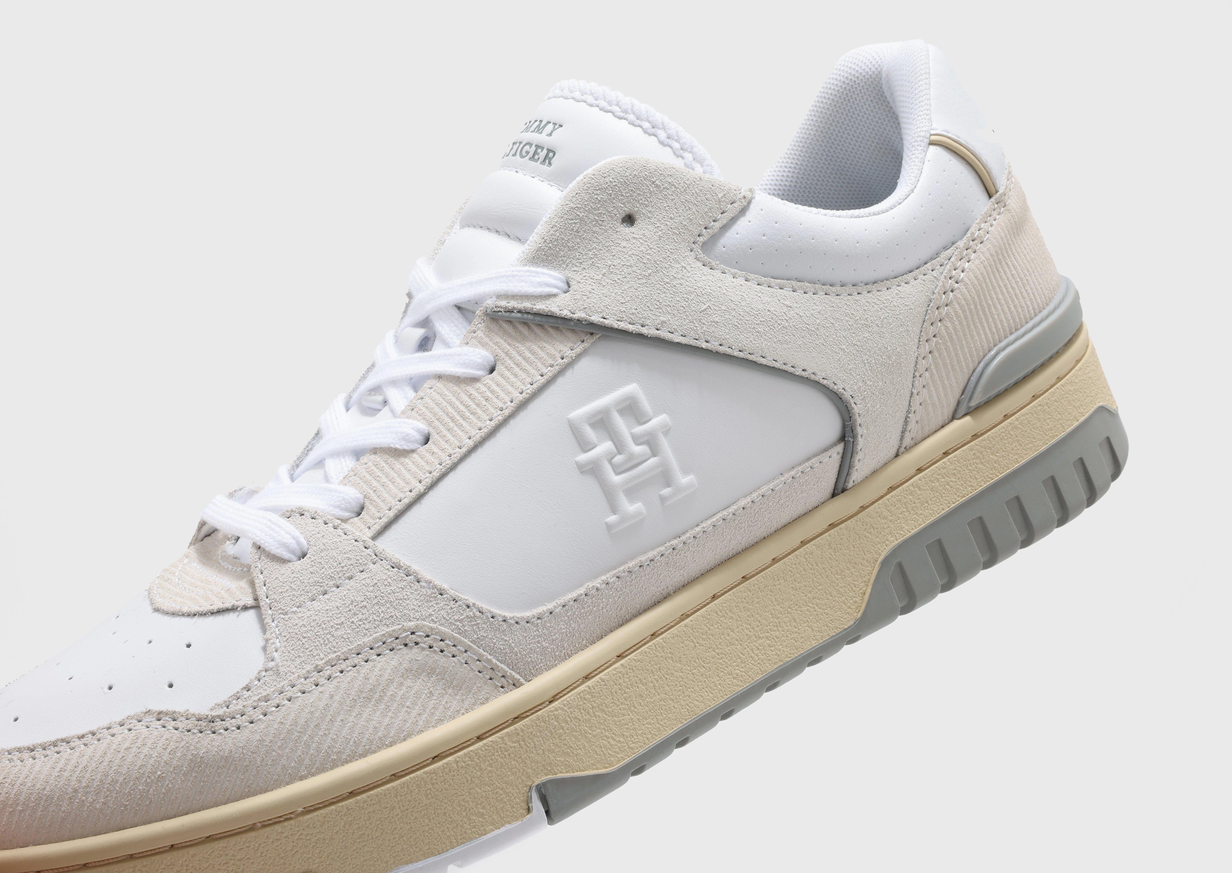Essentials On Point, Ultra-Clean Style, Urban Focus, Living Flow, Seamless City