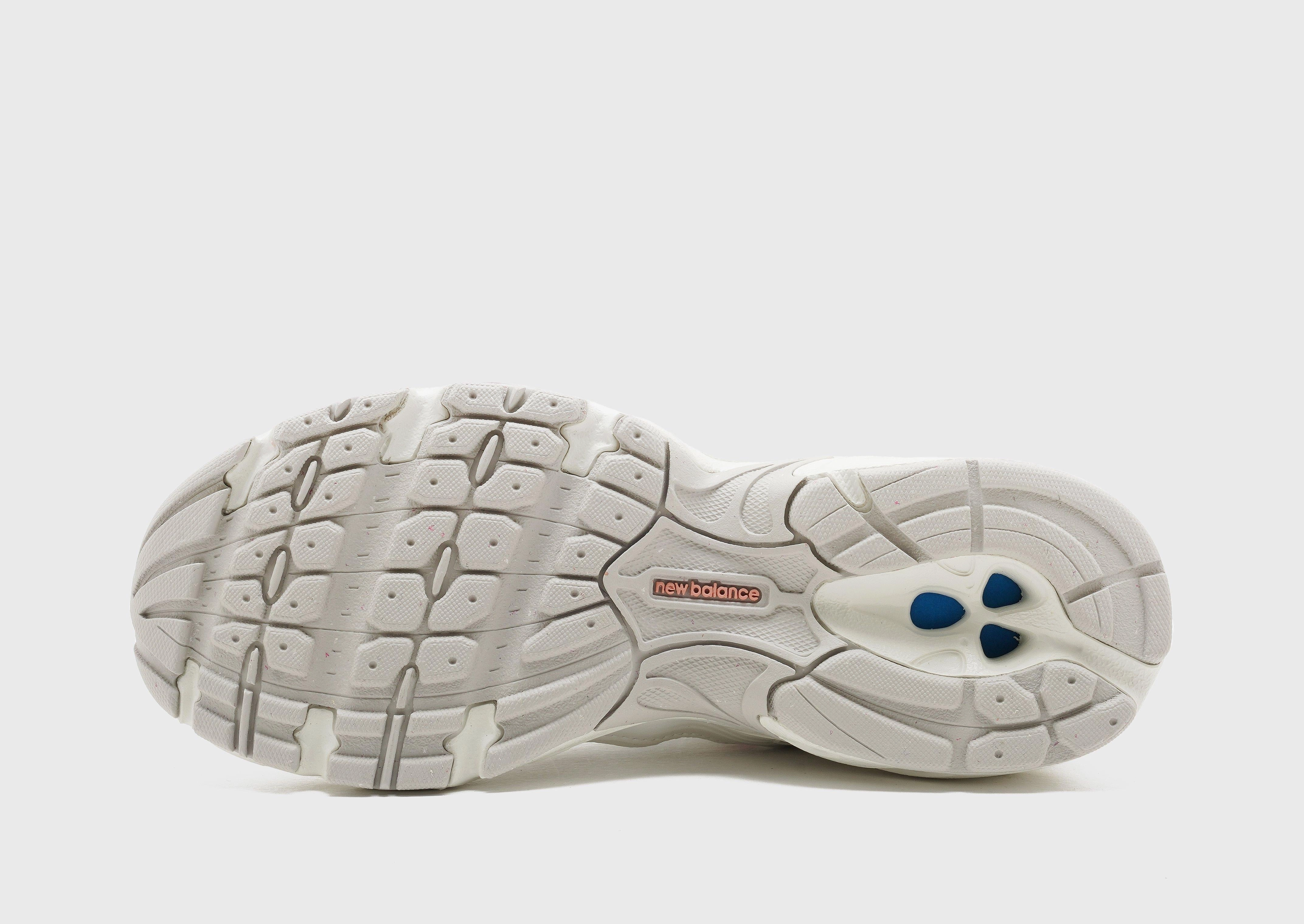 Fresh Silhouette, Subtle Tone, Fresh Expression, Live Refined, Dayflow Gear