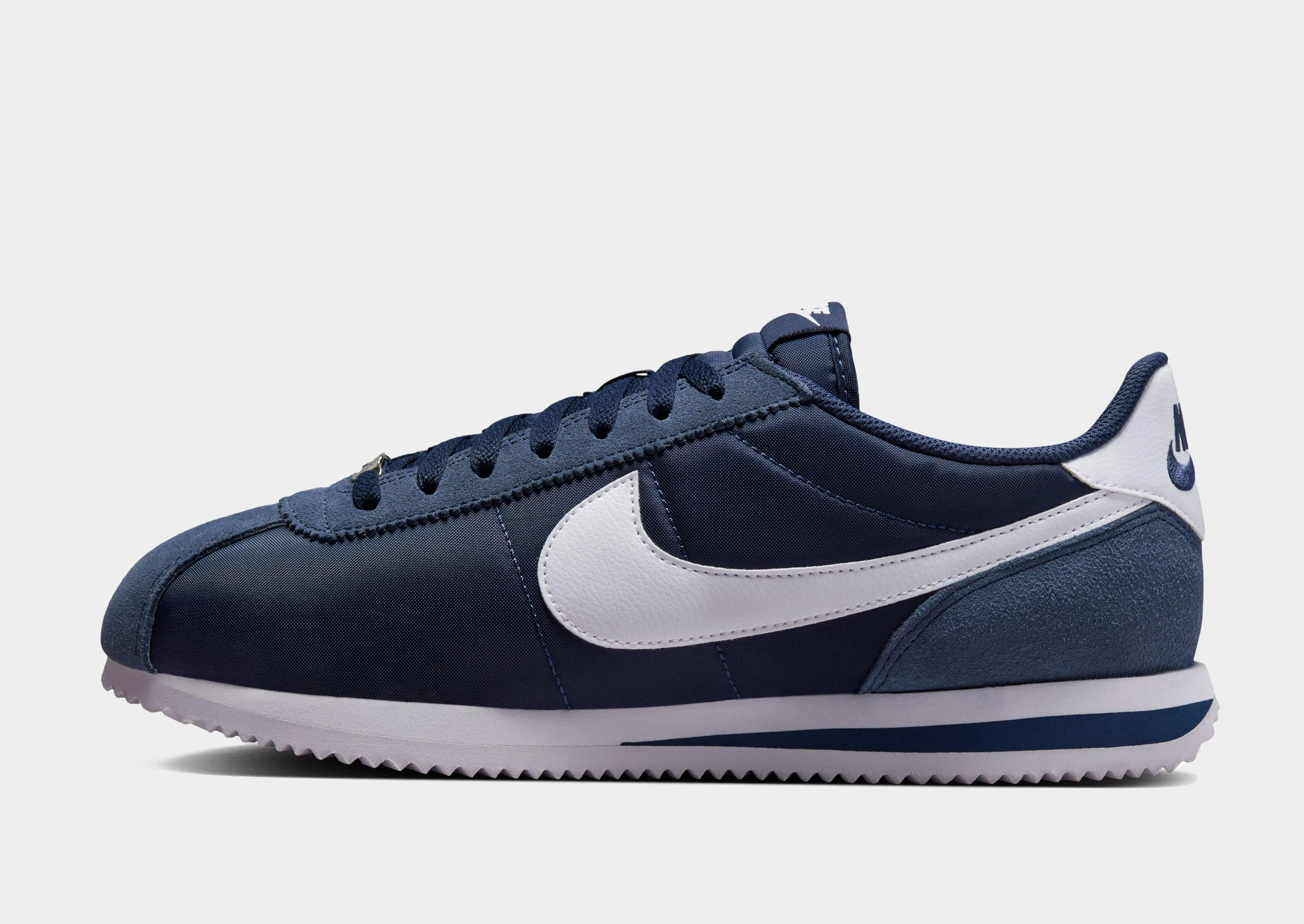 Quiet City Style, Designed For Pace, Tailored Utility, Streamlined Look, Essential Edge, Refined Chill