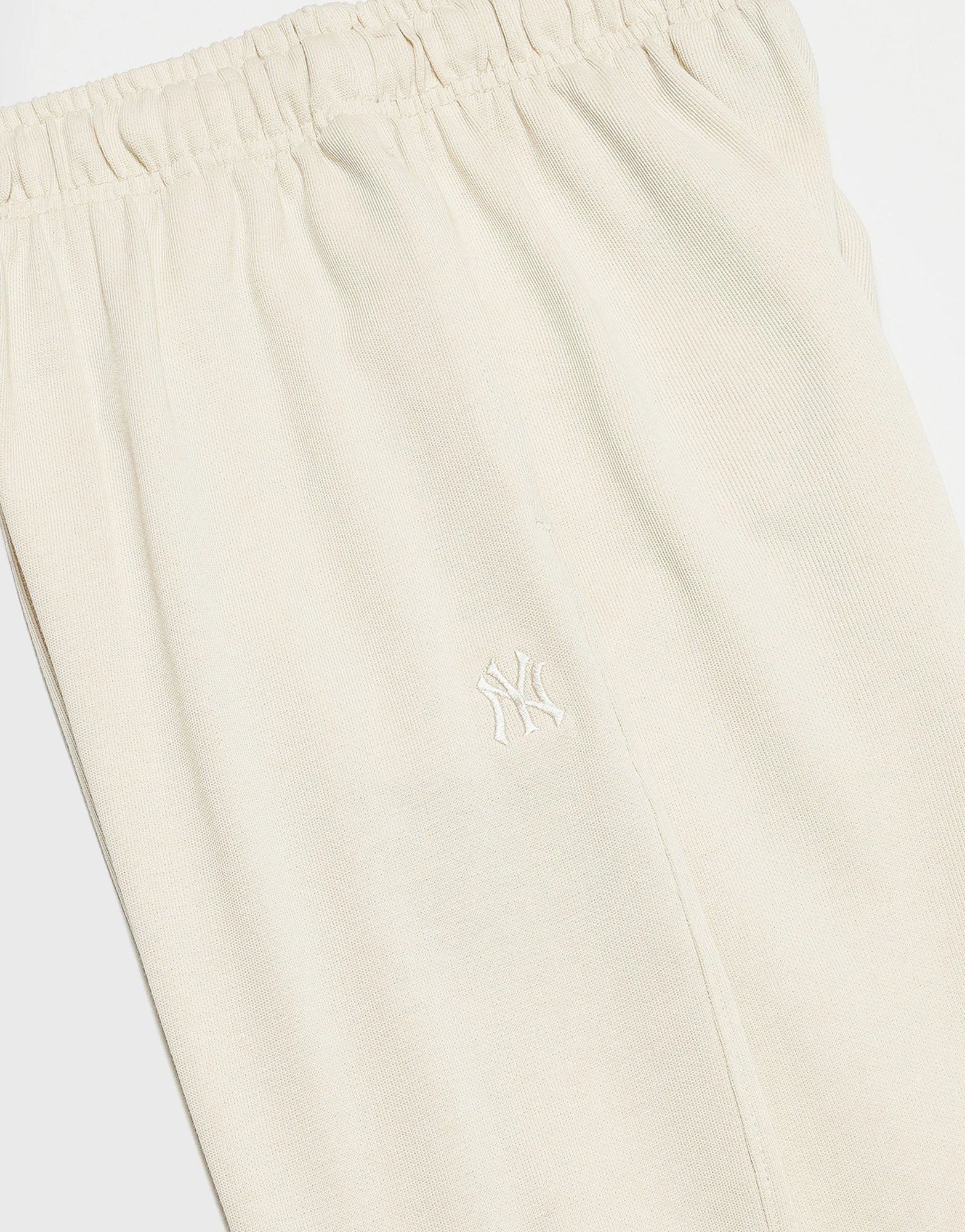 Carry Your Vibe, Designed To Flex, Mindful Wear, Engineered Simplicity, Versatile Pulse, Shift Into Ease