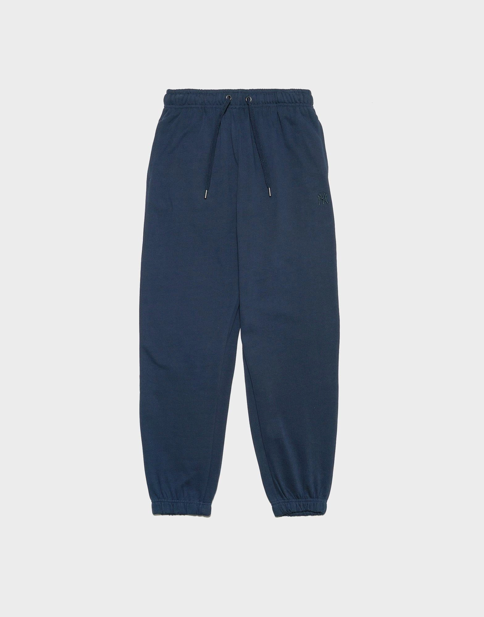 Design Under Control, Motion Meets Design, City-Ready Wear, Updated Basics, Living Flow, Soft-Fit System, Structured Motion, Lightweight Presence