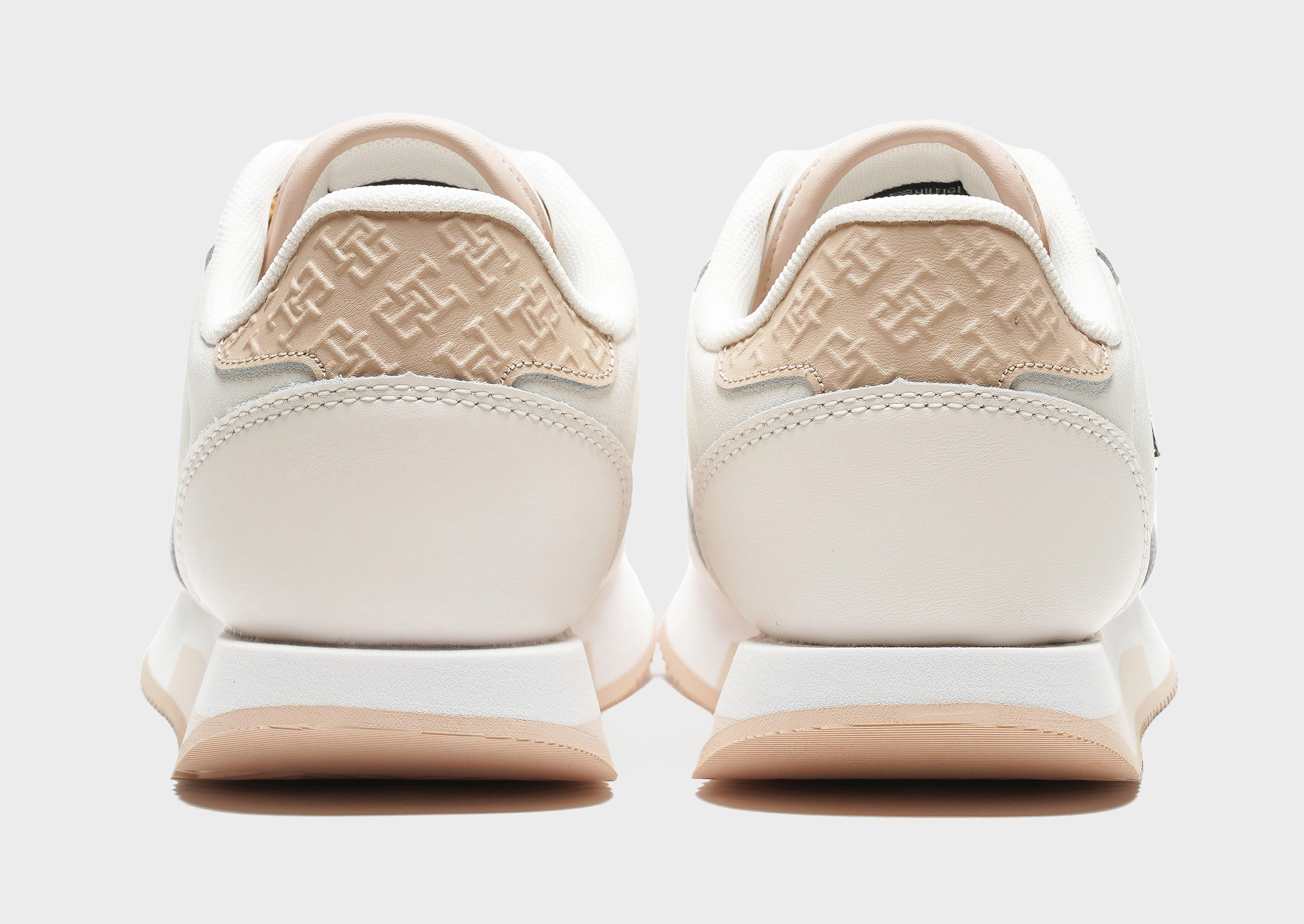 Style That Adapts, Calm Layers, Breathe And Move, Pure Motion, Adapt Your Pace, Precision Comfort, Sleek Mindset, Purely You