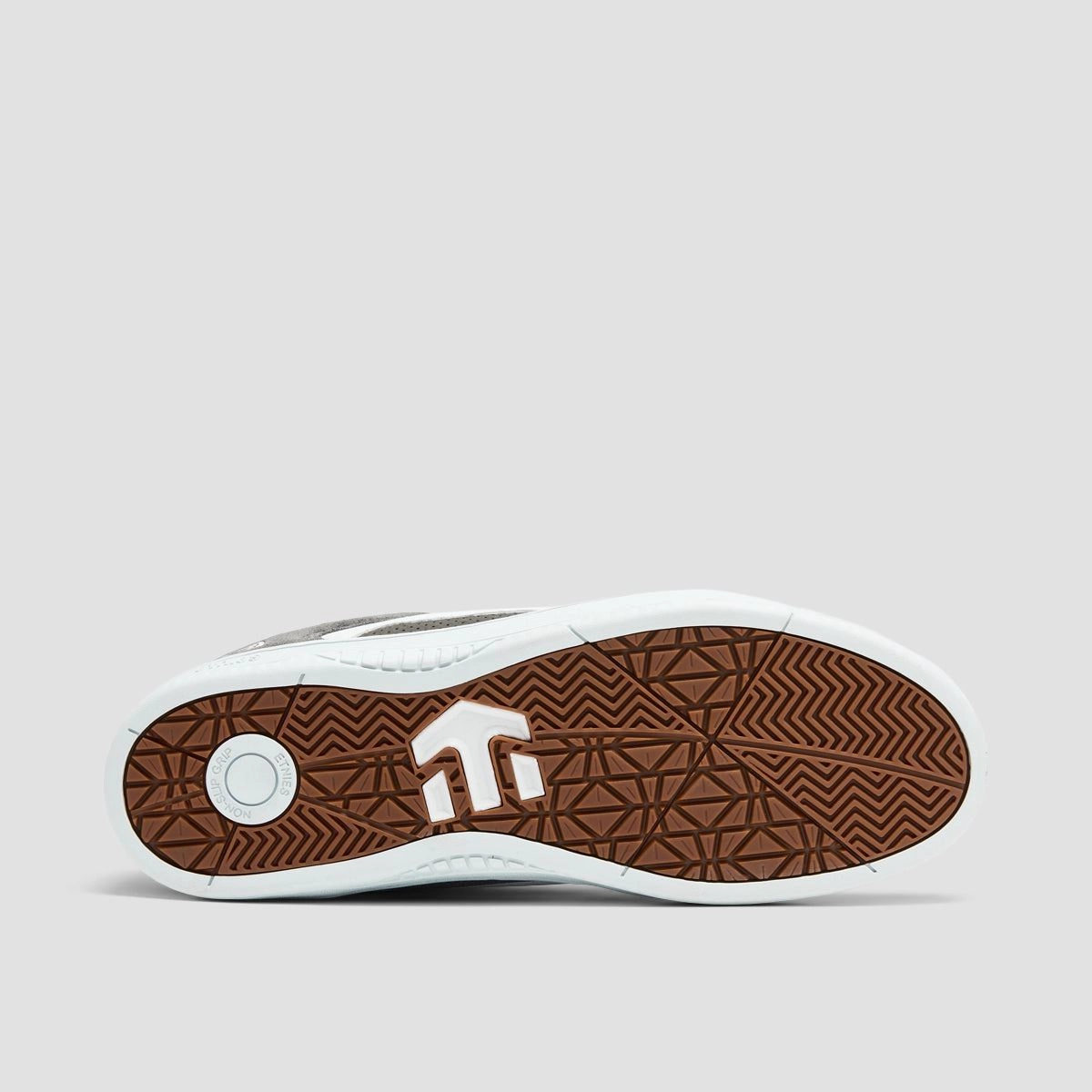 Confident Minimal, Urban Transition, Smart Design Gear, Flexible Form, Street Clarity, Updated Rhythm