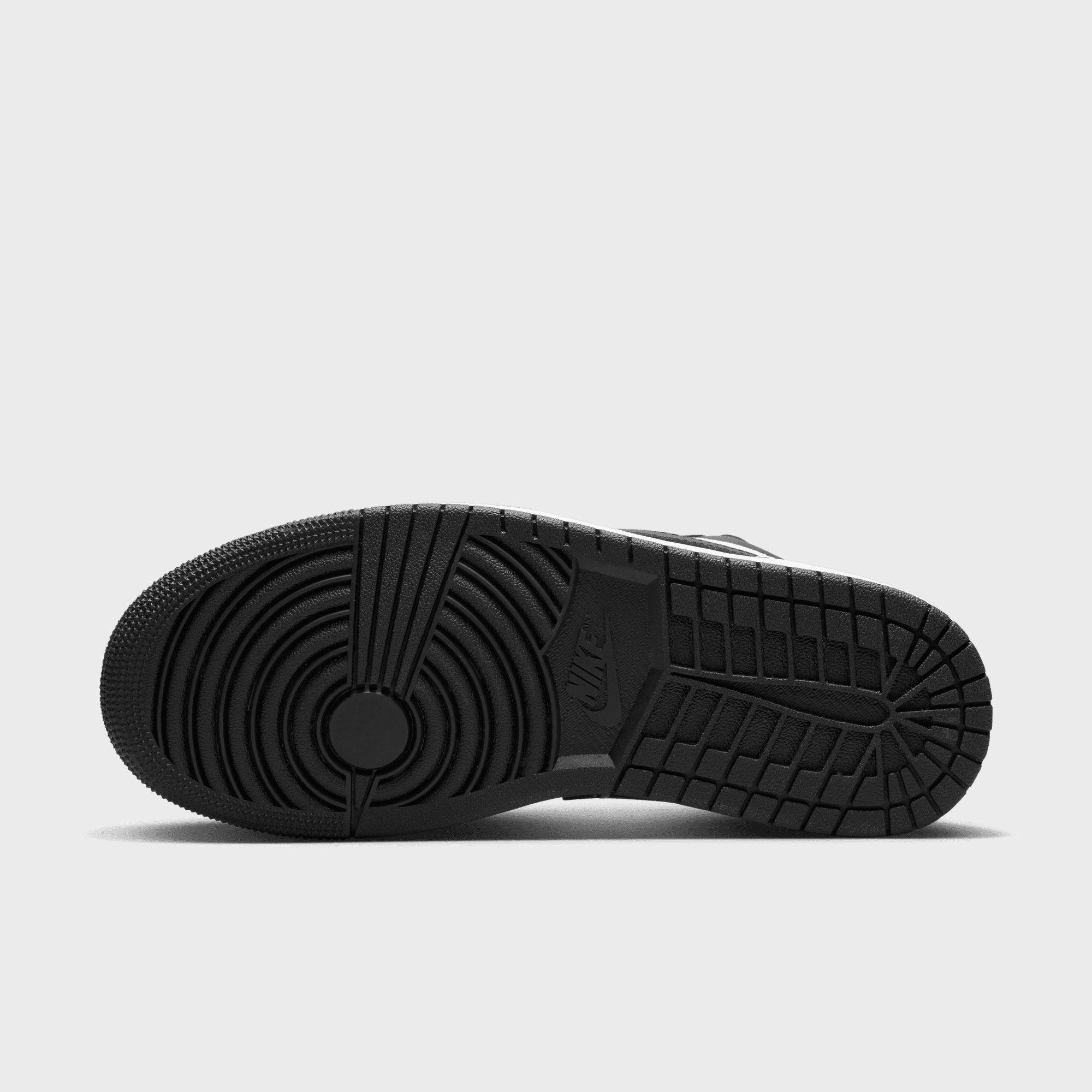 Balanced Design, Active Core, Clean Forms, Quiet Performance, Designed To Shift, Engineered Fit