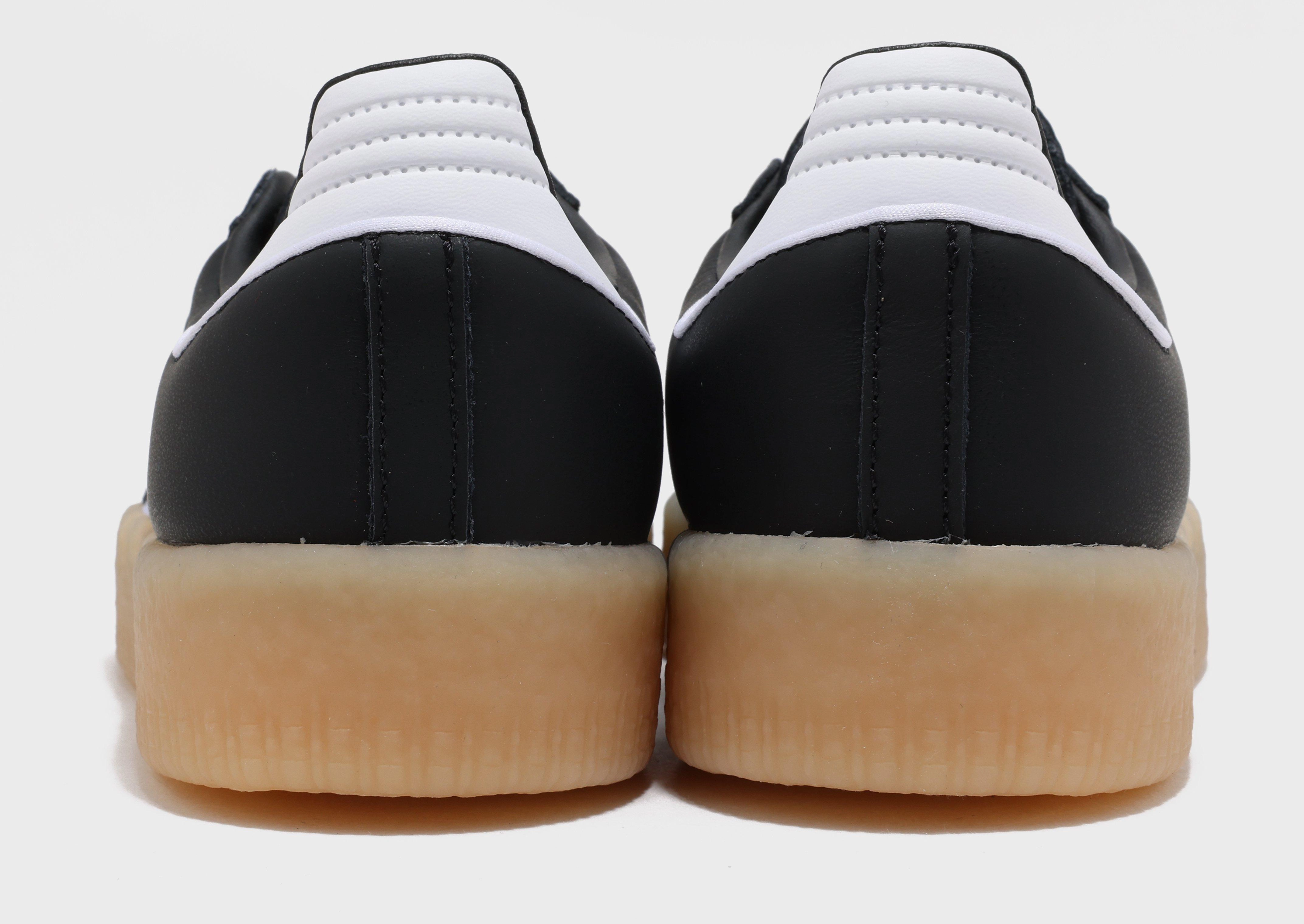 Versatility Reimagined, Quiet Statement, Minimal Focus, Urban Lifestyle, Sleek Essentials