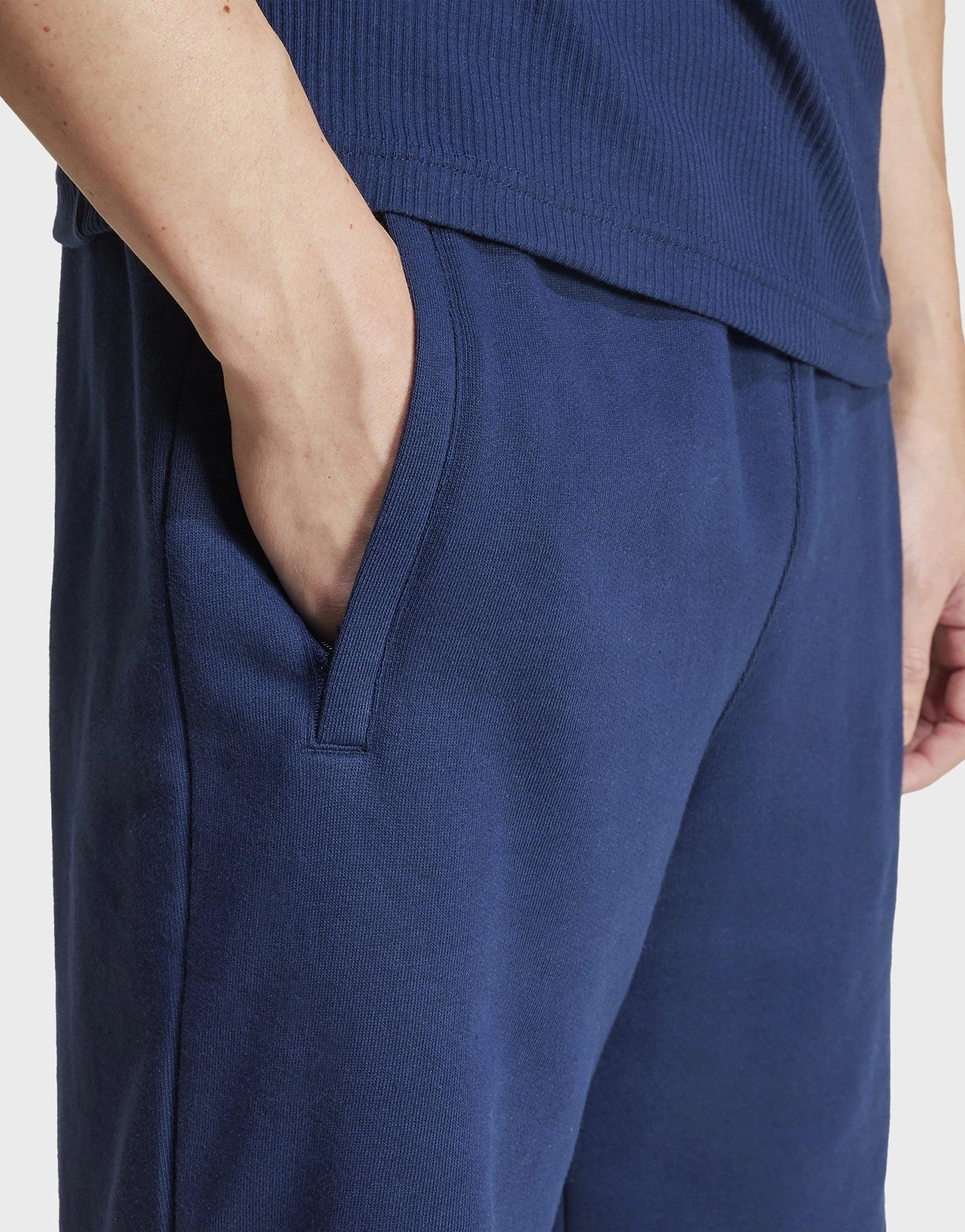 Structured Freedom, Design Under Control, Versatile Soul, Integrated Cool, Conscious Layers, Everyday Sleek, Quiet Impact