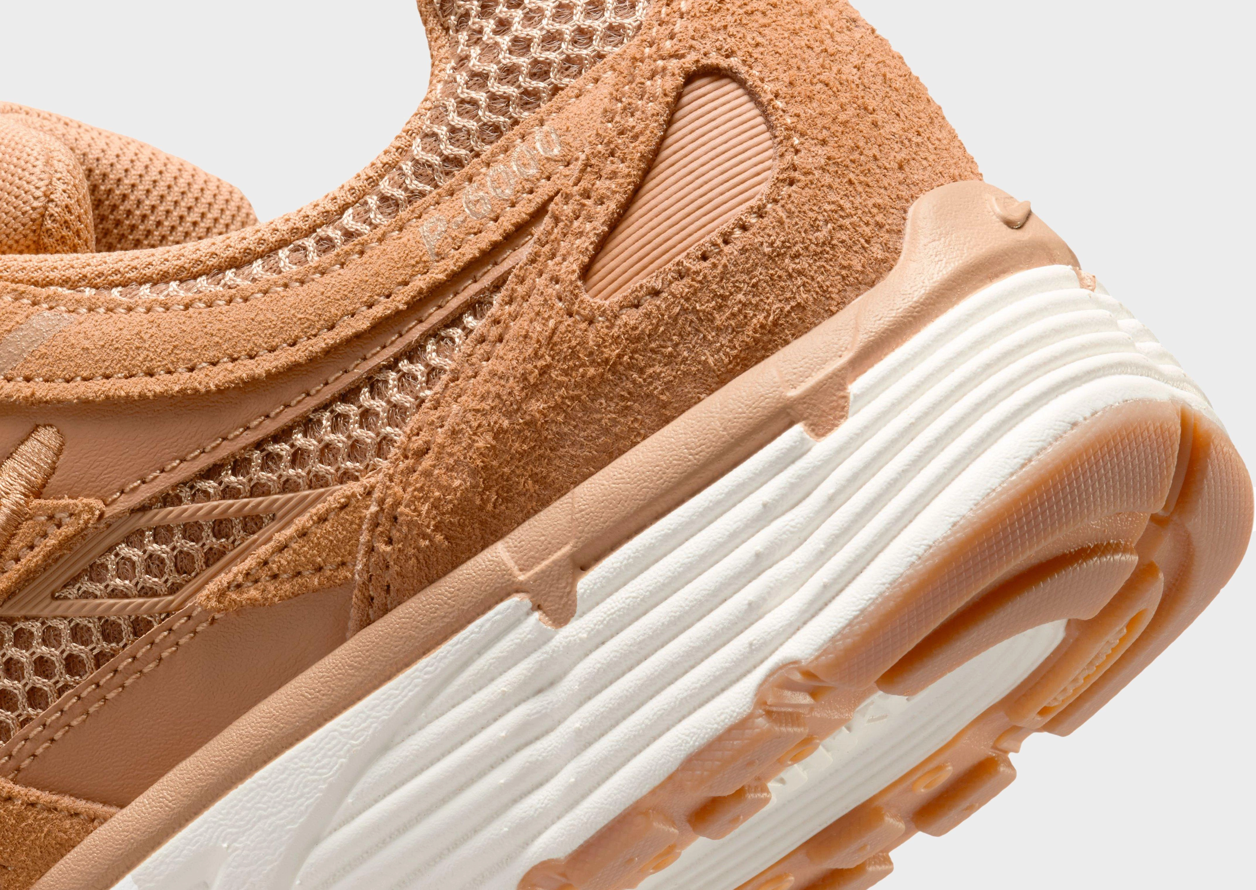Seamless Lifestyle, Uncomplicated Gear, Streamlined Look, Elevate Your Day, Adaptable Pieces, Subtle Impact