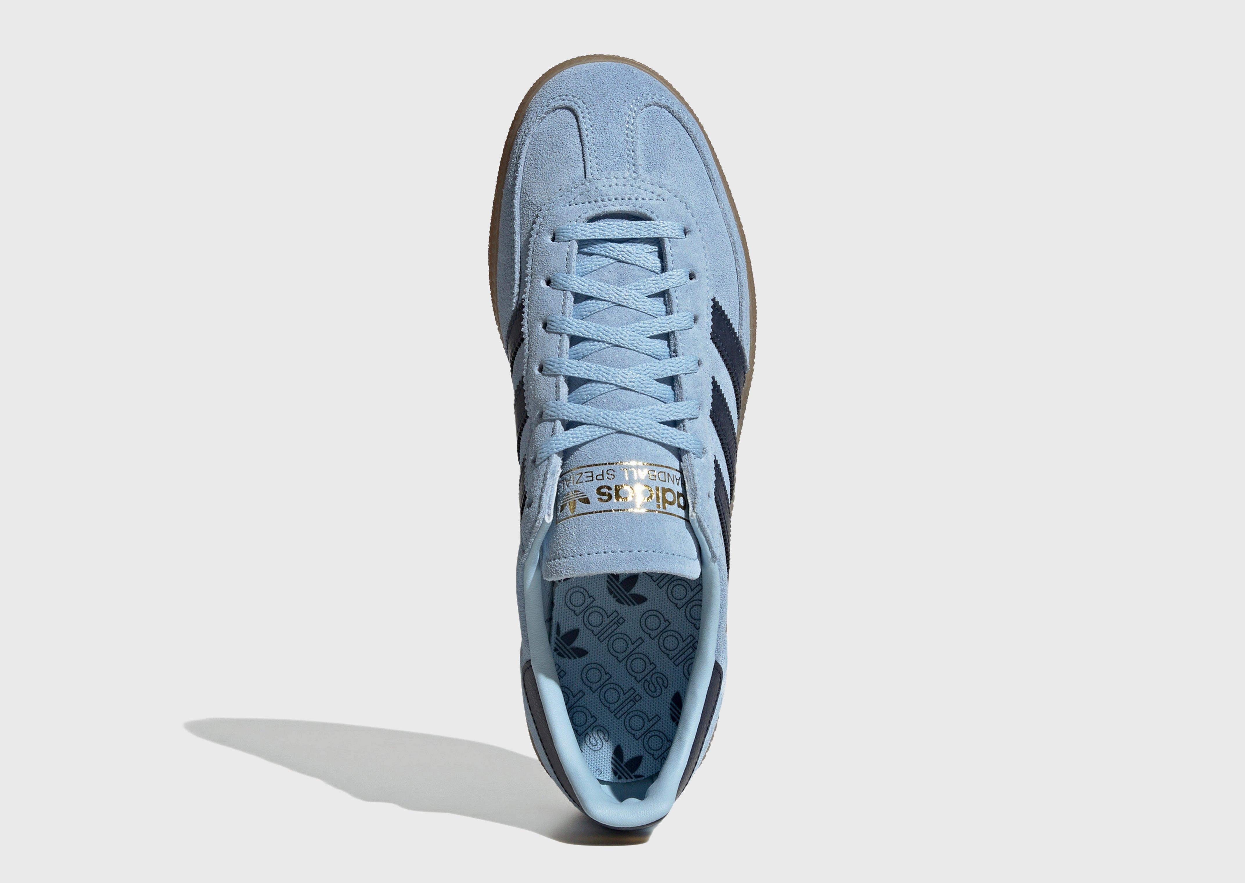 Modern Momentum, Carry Your Vibe, Streamlined Urban, Seasonal Updates, Neutral Layers
