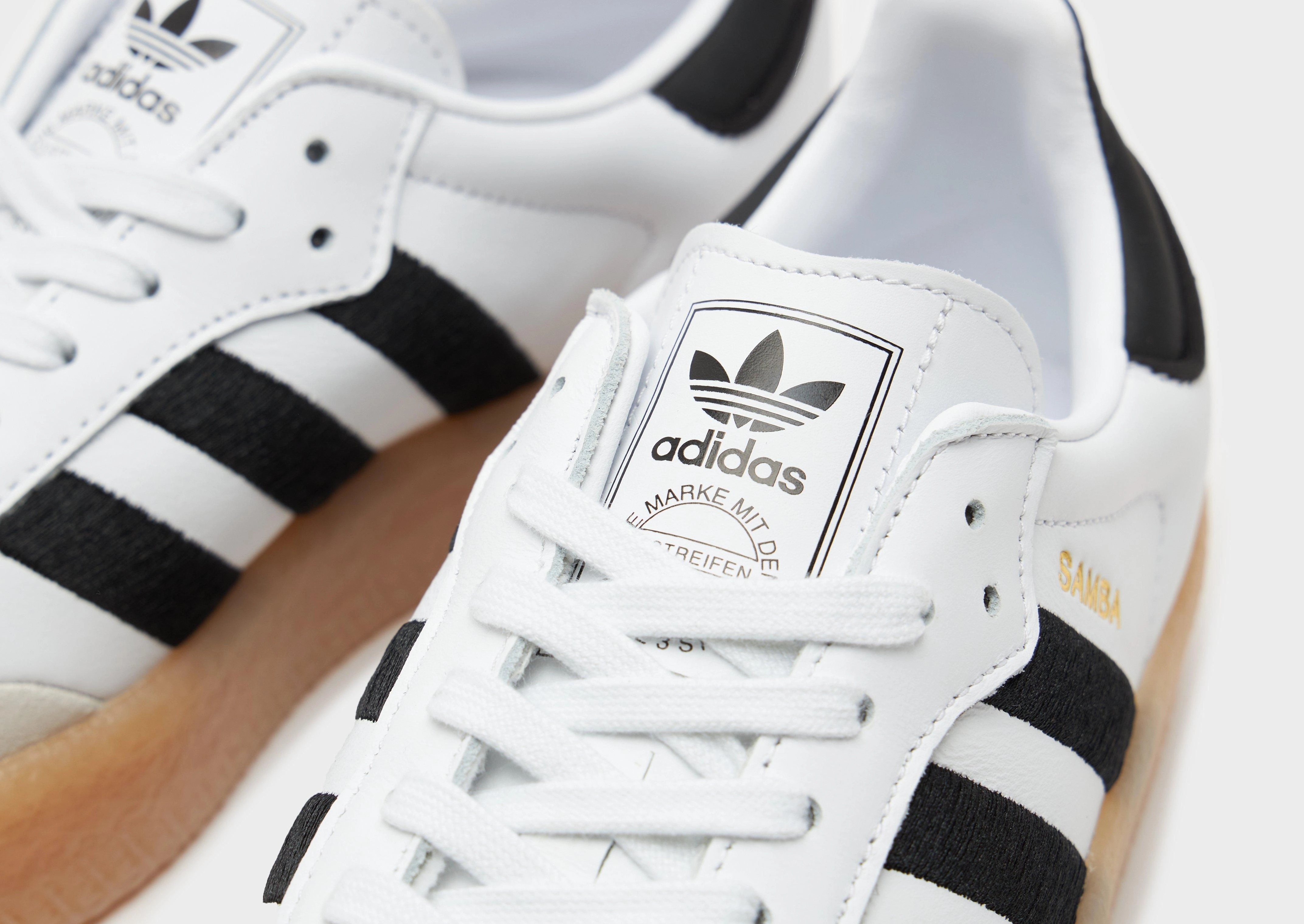 Urban-Motion Fit, Essential Rhythm, Minimal Mode, Clean Profile, Subtle Evolution, Everyday Comfort