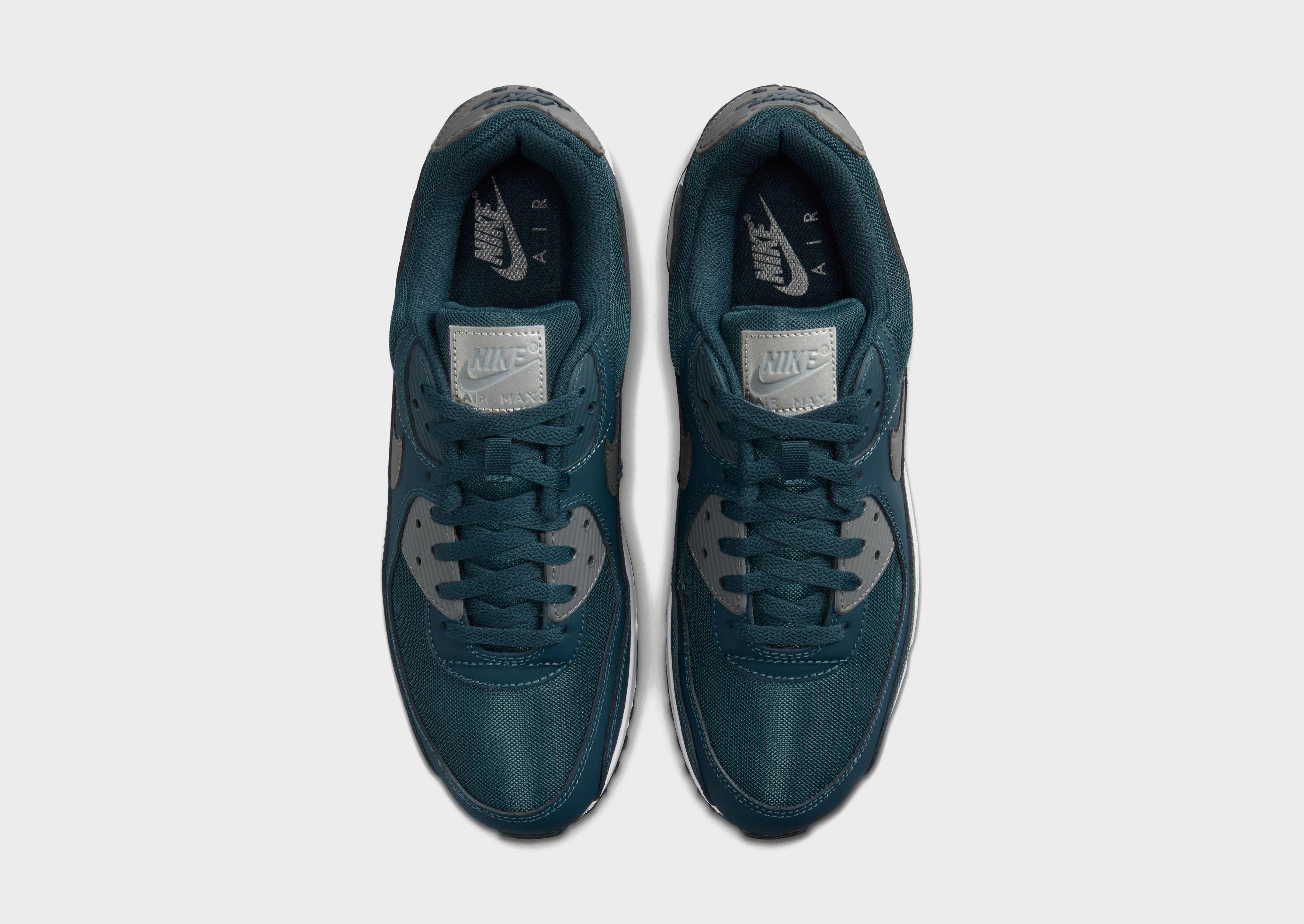 Minimal Details, Sleek Routine, Constant Vibe, Cool And Clean, Engineered For Now, Minimal Design, The New Essential