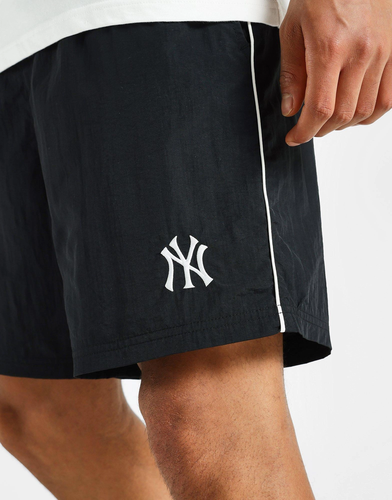 Versatility Gear, Precision Layers, Shift Gear, Urban Calm, Live In Motion, Seasonless Design