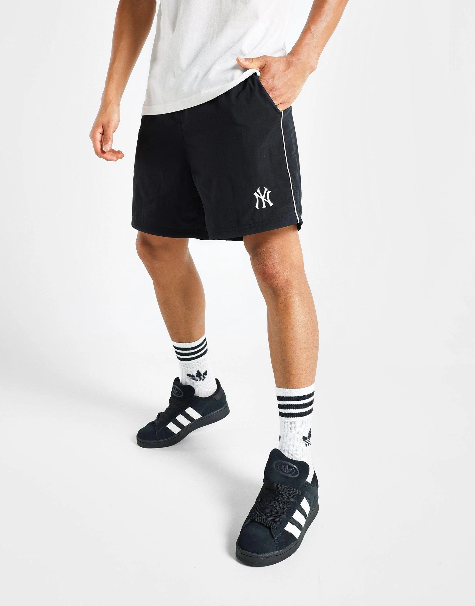 Confident Layers, Minimal Movement, Responsive Fit, Layered City, Season-Free Style