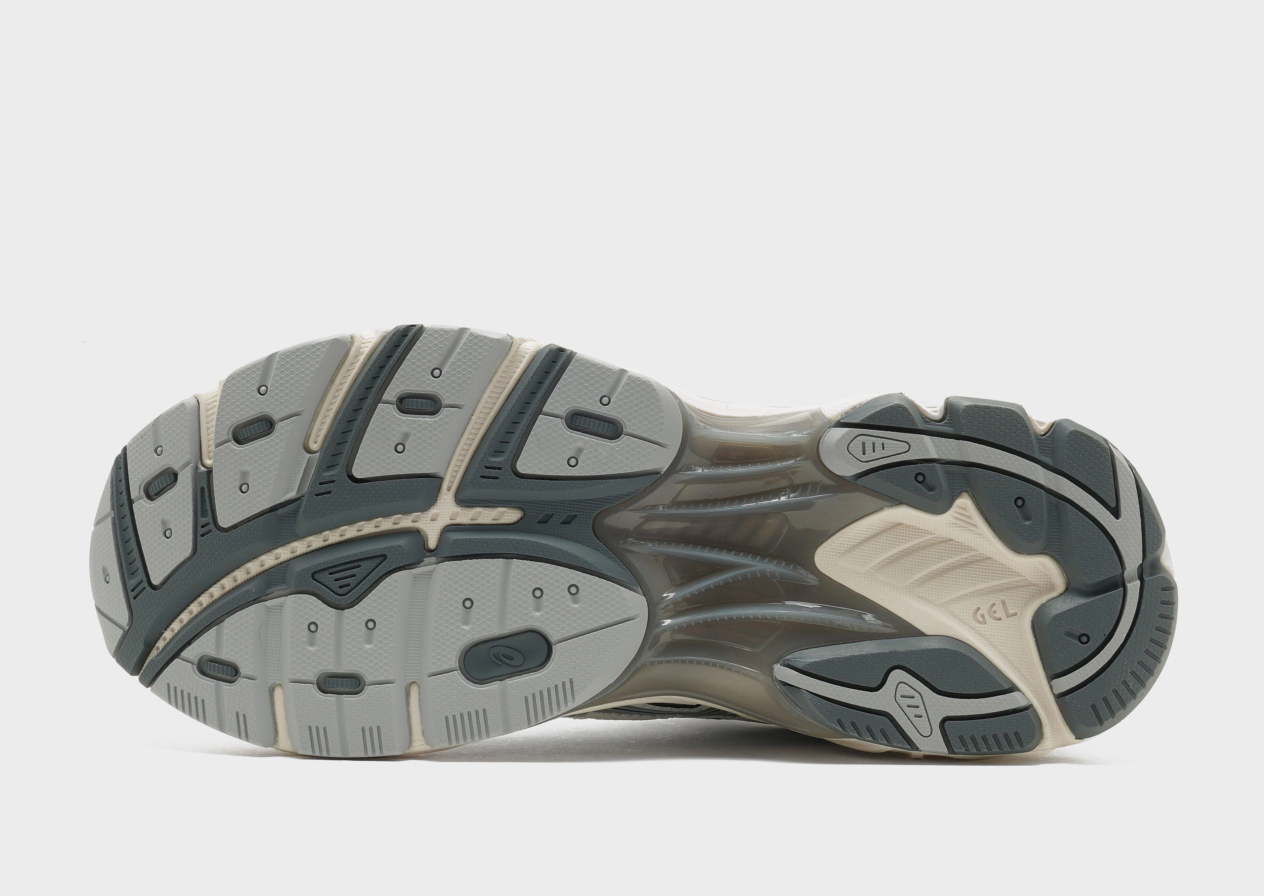 Authentic Motion, Flow-Wear Future, Designed With Flow, Motion In Mind, Essentials, Upgraded, Your Mobile Look, Sleek Comfortwear