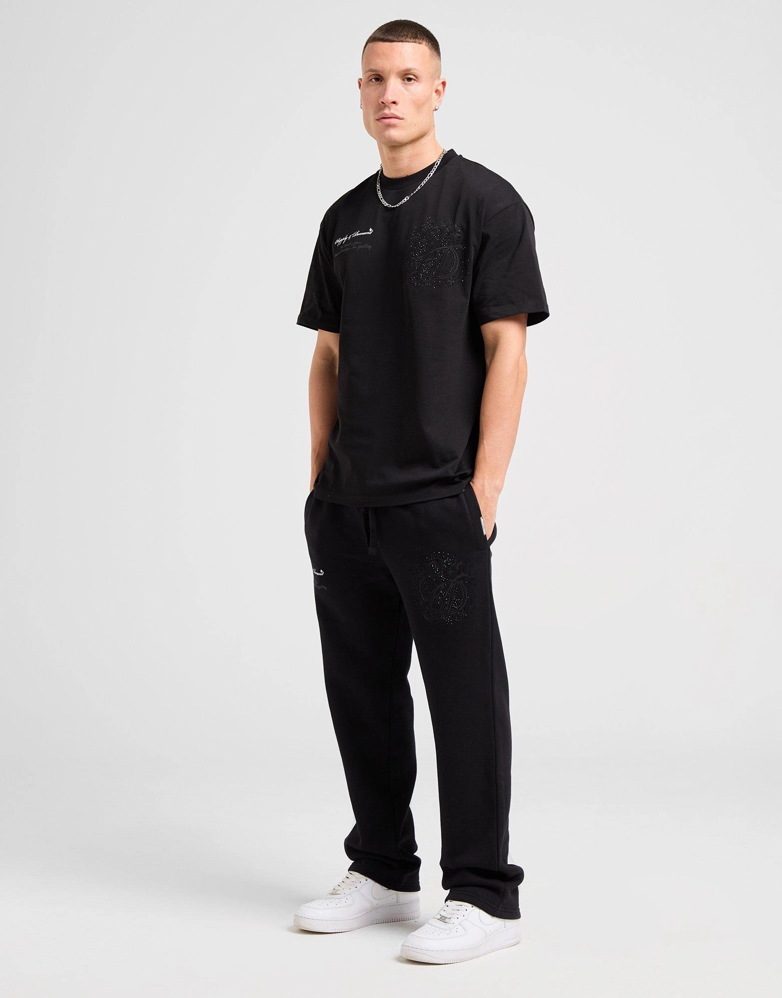 Live-Core, Urban Focus, Urban Clarity Wear, Elevate Your Day, Ready-To-Flow, Go-Mode Fit, Calm Layers, Versatile Rhythm