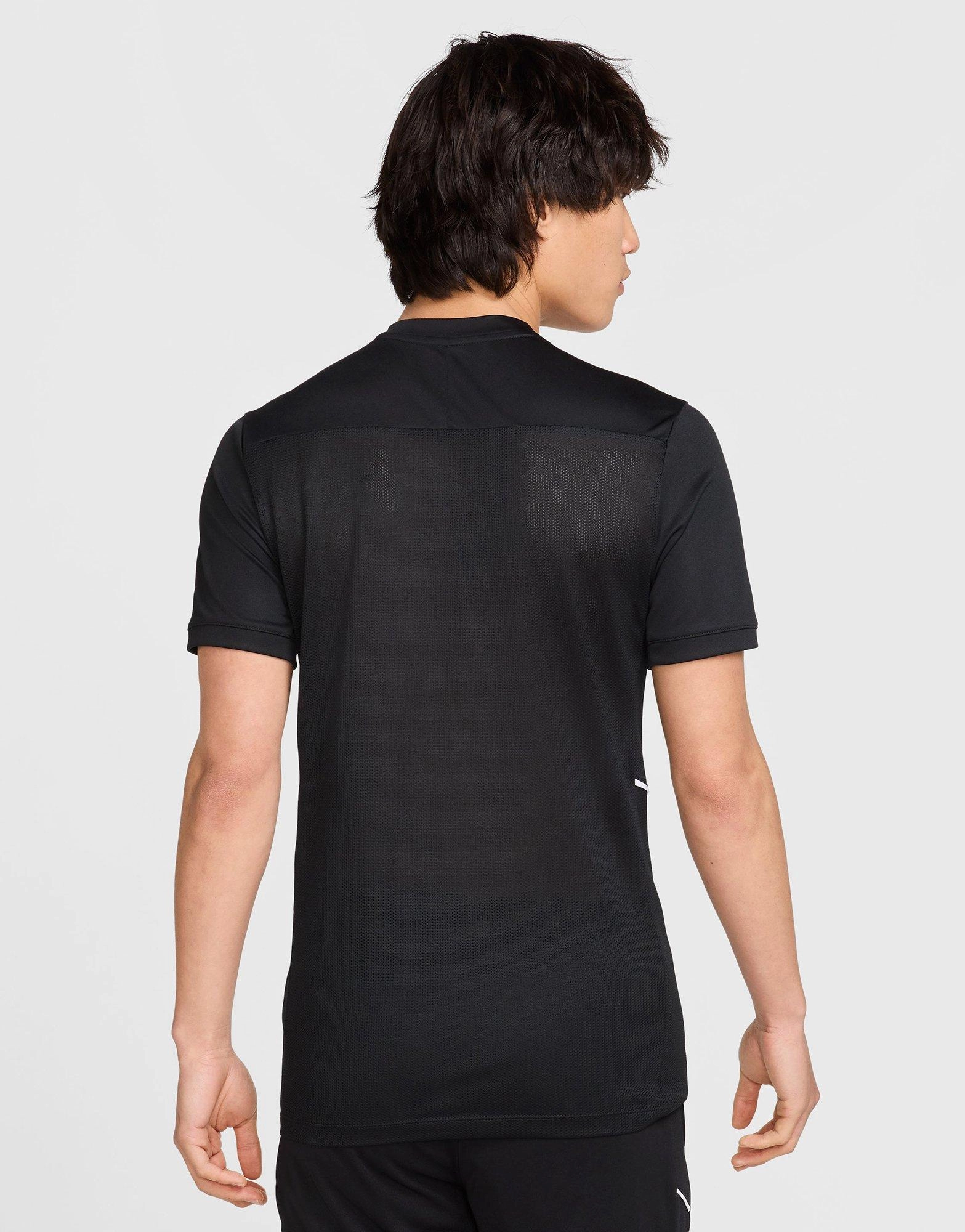 Optimized Outfitwear, Fluid-Form Design, Bold Looks, Smooth Fit, Freedom Dressed, Future-Ease