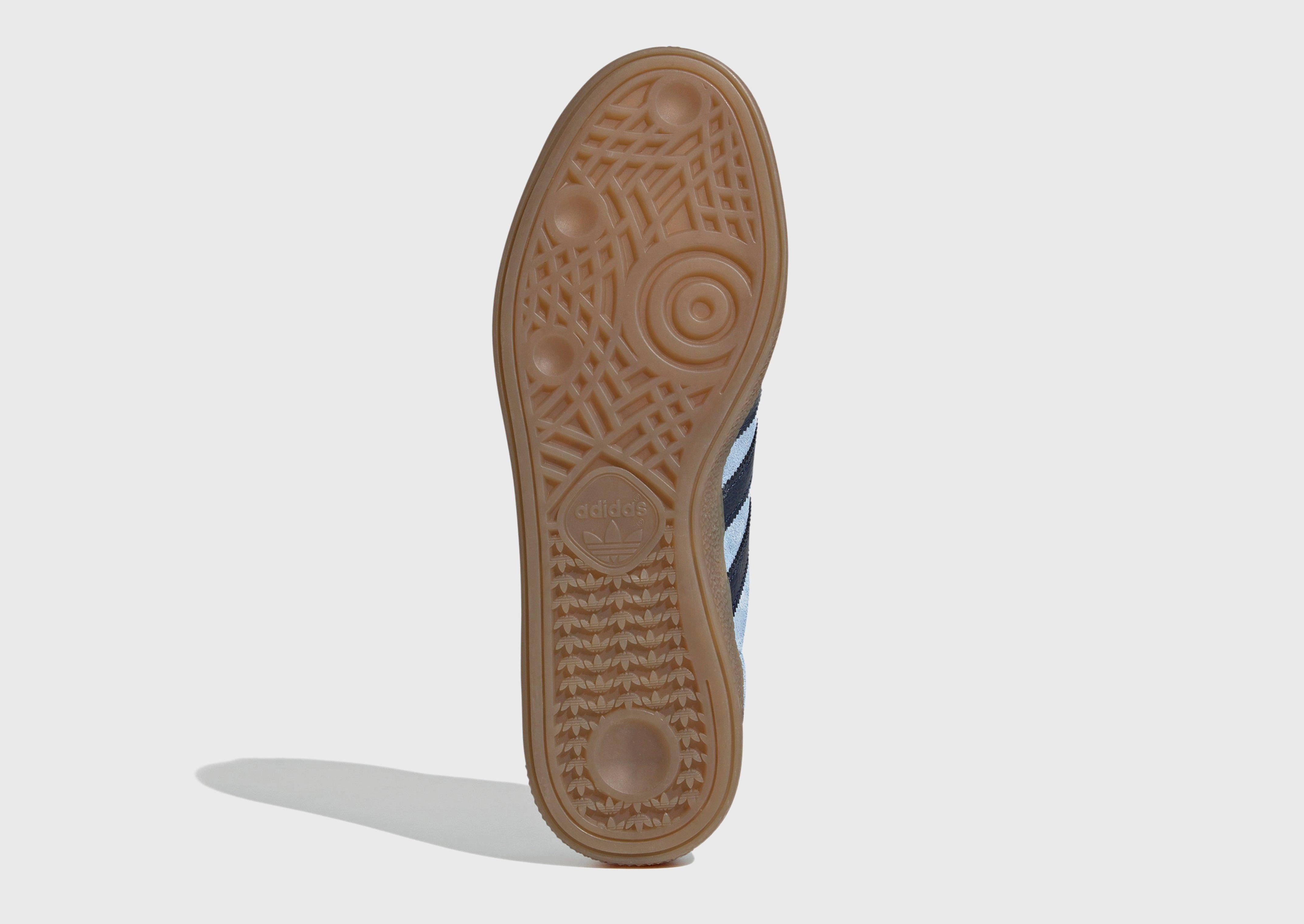 Bold Looks, Confident Comfort, Form-Focused, Comfort Zone, Layer Your World, Versatile Build