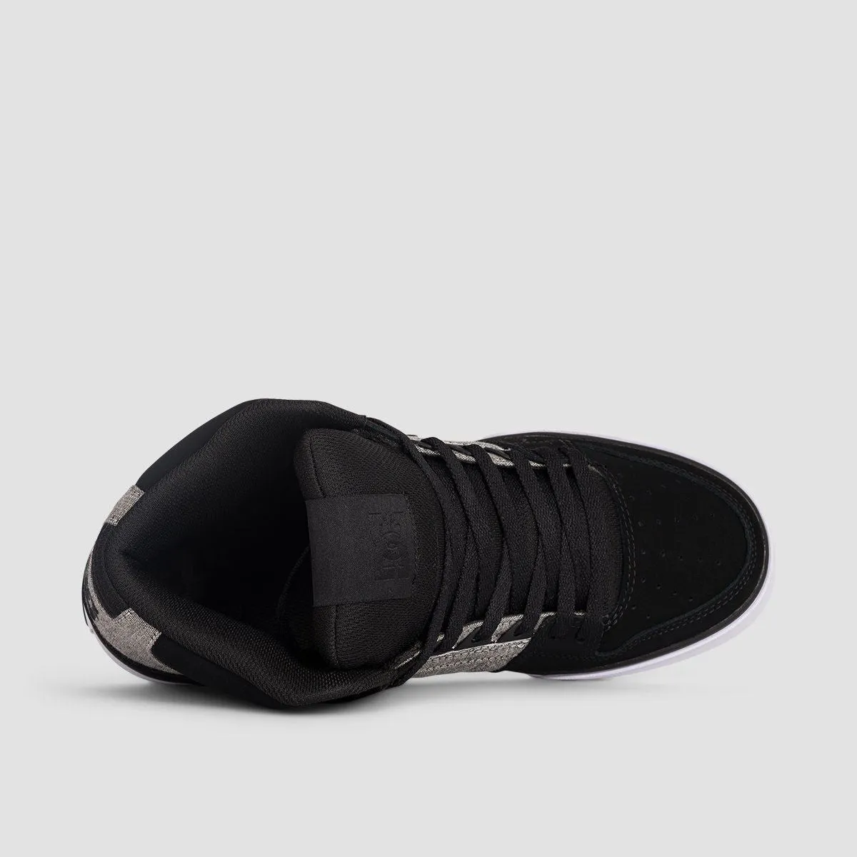 Signature Look, Clean Forms, Subtle Style Gear, Subtle Tone, Smooth Silhouettes, Everyday Dynamism, Curated City