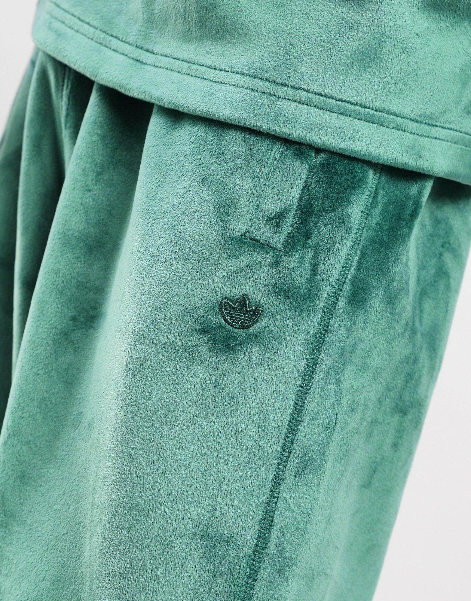 Sleek Presence, Cool Crafted, Quiet Performance, Life, Simplified, Your Livewear