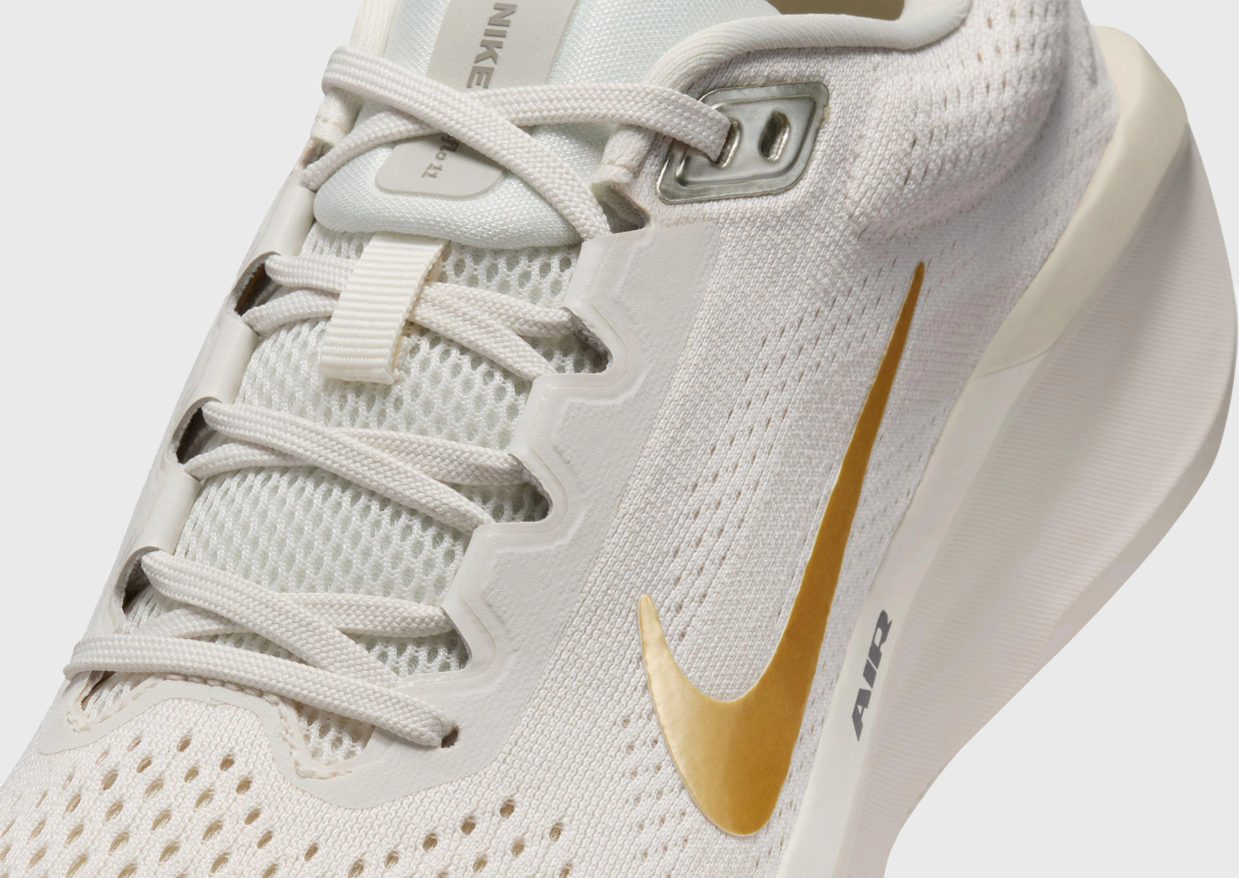 Smooth Fit, Tone-Driven, Responsive Design, Modern Evolution, Quiet Design, Comfort Redefined