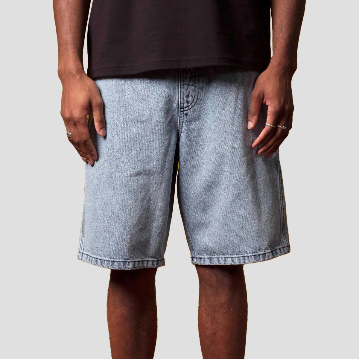 Form-Led, Move All Day, All-Weather Vibe, Next-Level Casual, Flow With Confidence, Easy Layering, Progressive Feel, Streamlined Fit