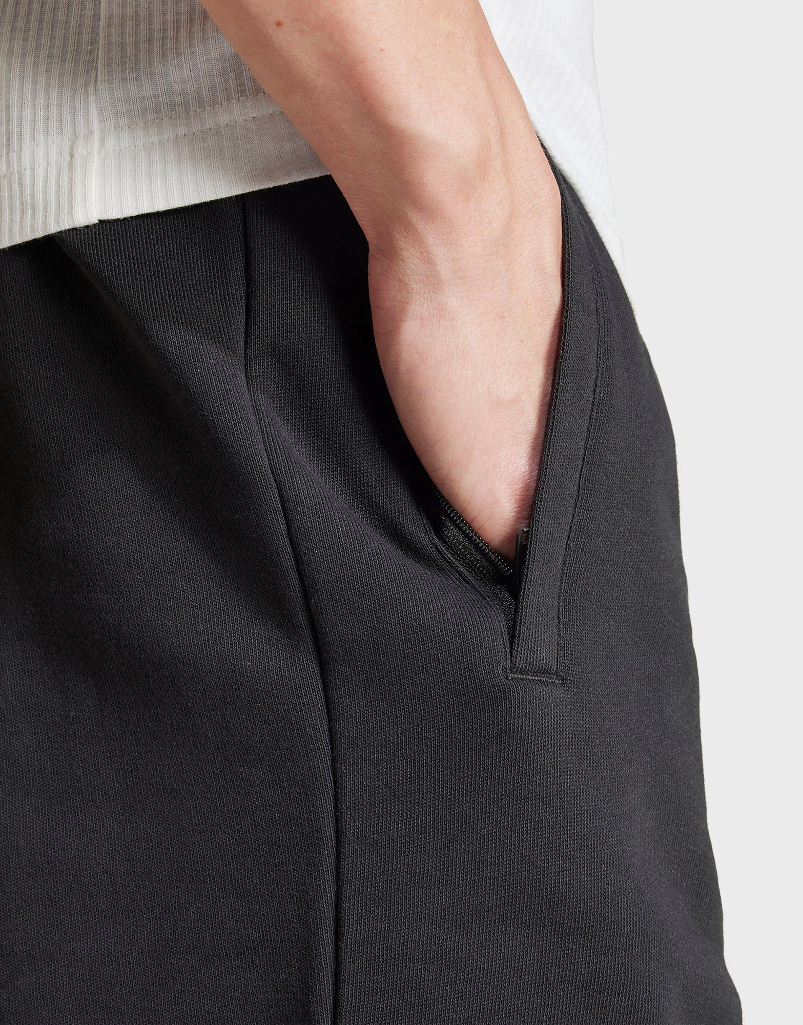 Season-Neutral, Bold And Clean, Engineered Simplicity, Flow-Wear Future, Style Meets Tech, Universal Outfit, Designed With Rhythm