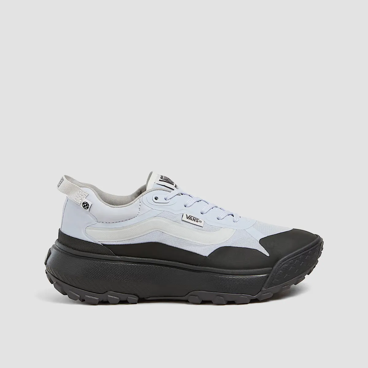 Core-Centric, Minimal Mood, Quiet Boldness, Modern Identity, Clean-Motion System, Bold Comfort