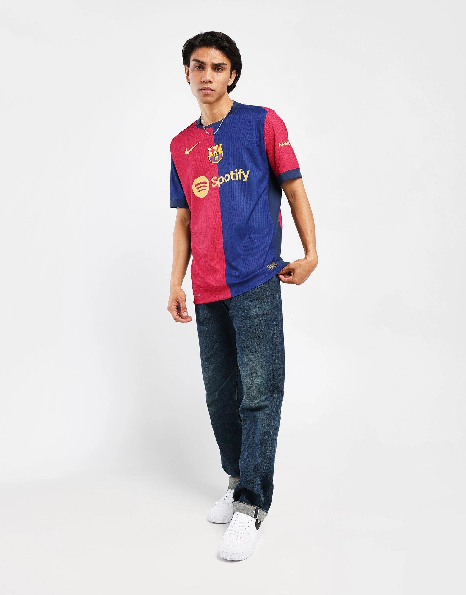 Go-Mode Ready, Smart Casual Core, Responsive Fit, Subtle Tone, Move And Live