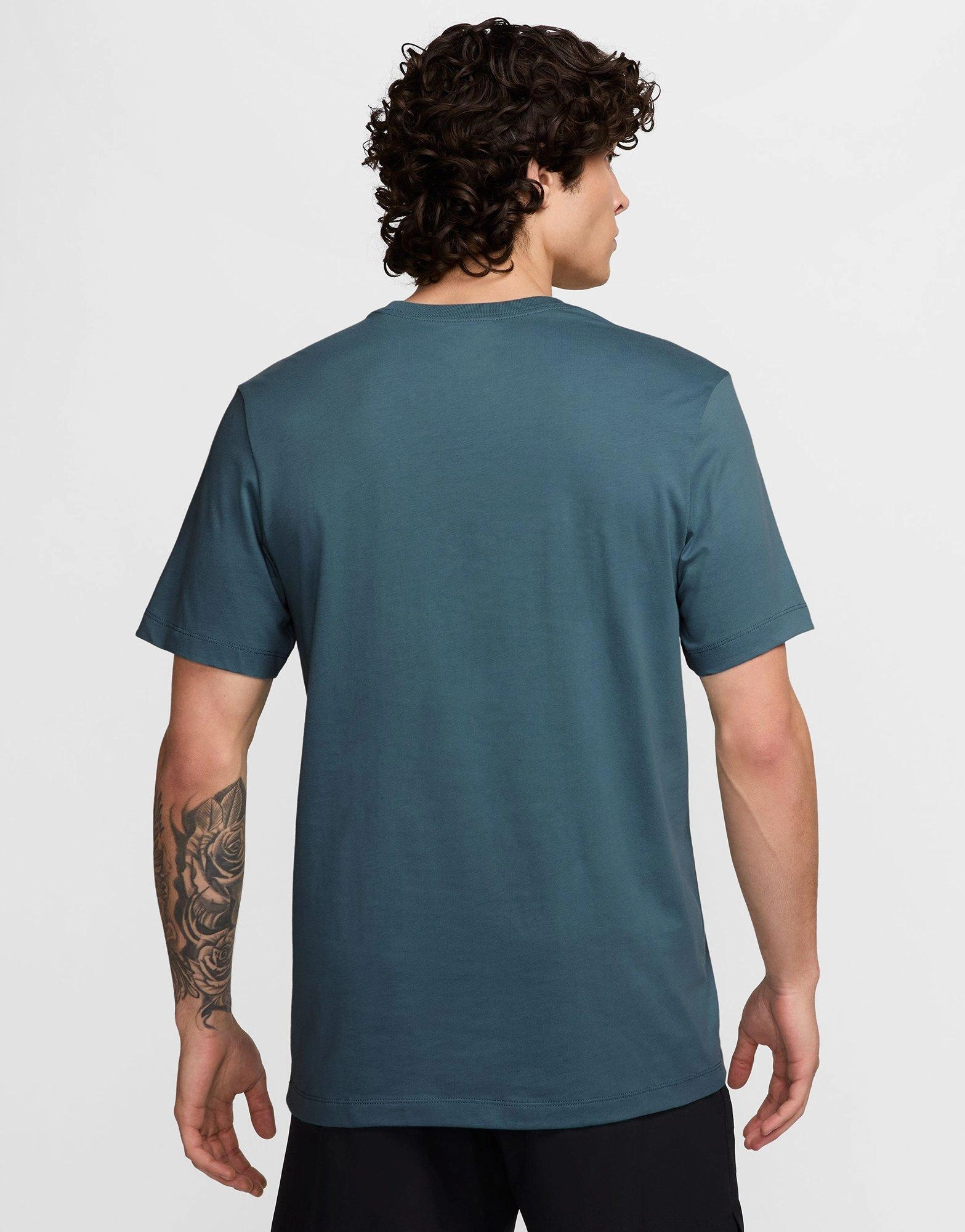 Minimal Gear, Form And Motion, Progressive Outfit, Subtle Style Gear, Purposefully Crafted, Built For Today, Made To Roam