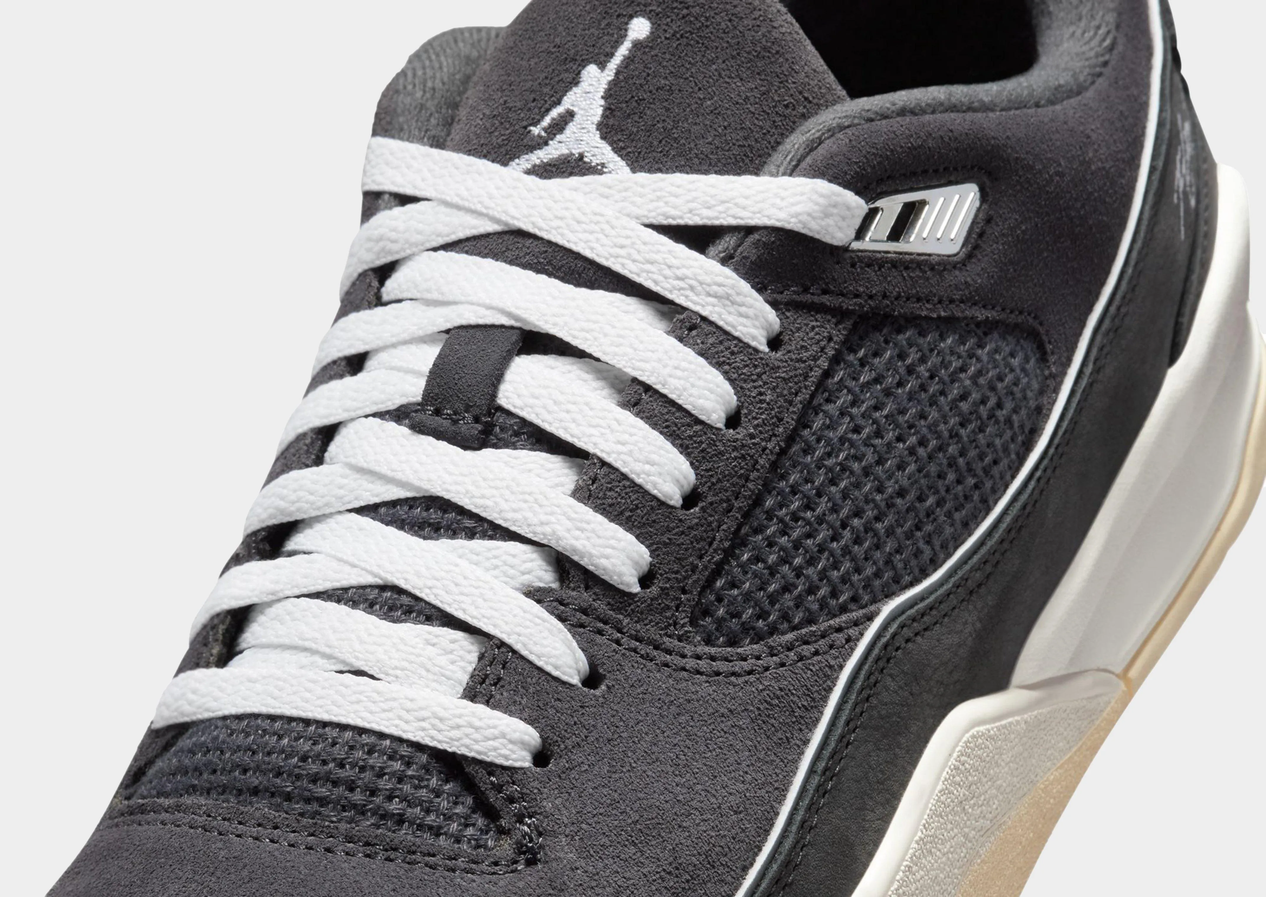 Minimal Details, Daily Vibe, Clean Direction, Smart And Simple, Bold Form, Smart Design Gear