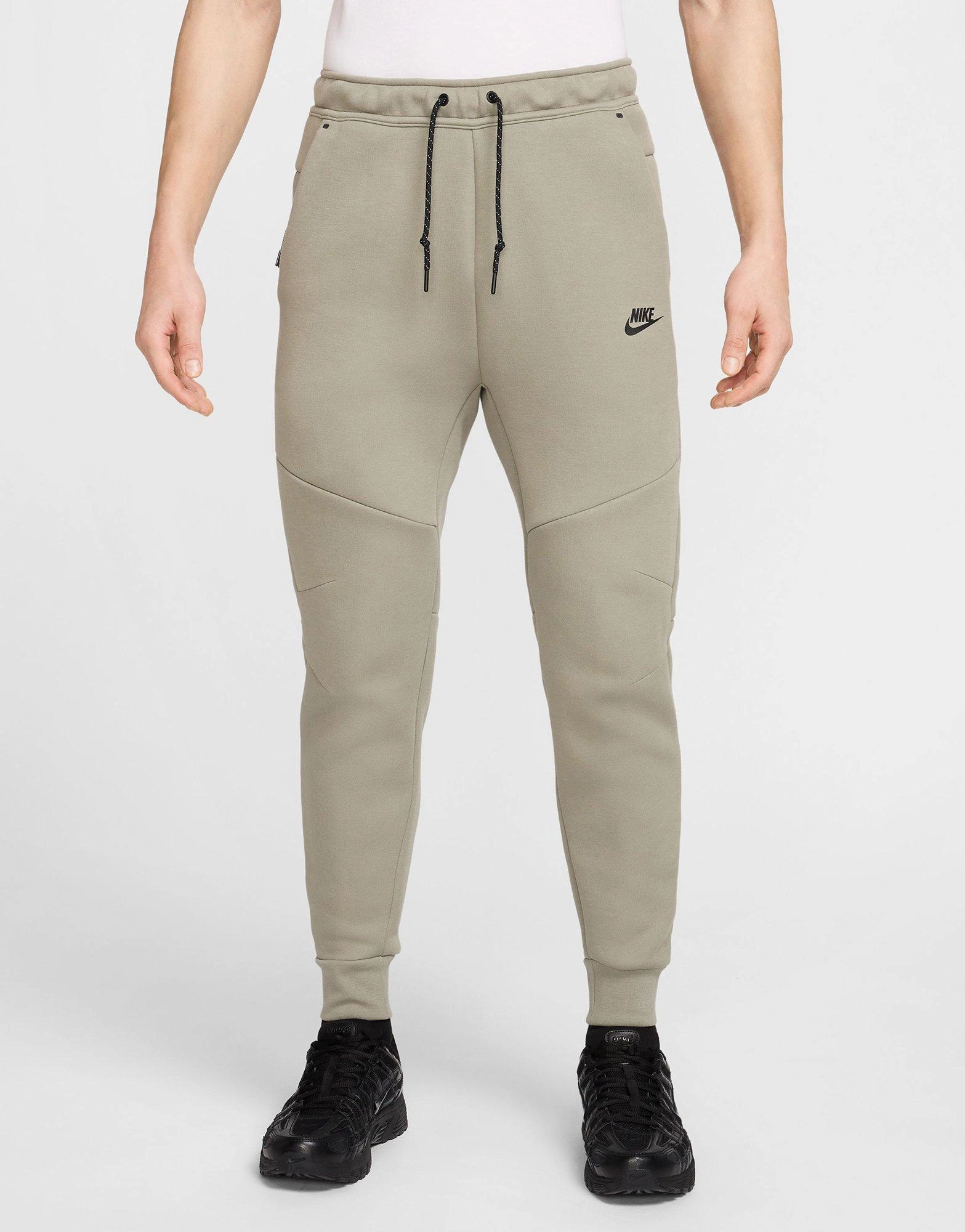 Journey Wear, Future Layers, Clean Movement, Built For Motion, Minimal Details, All-Day Rhythm, Functional Calm