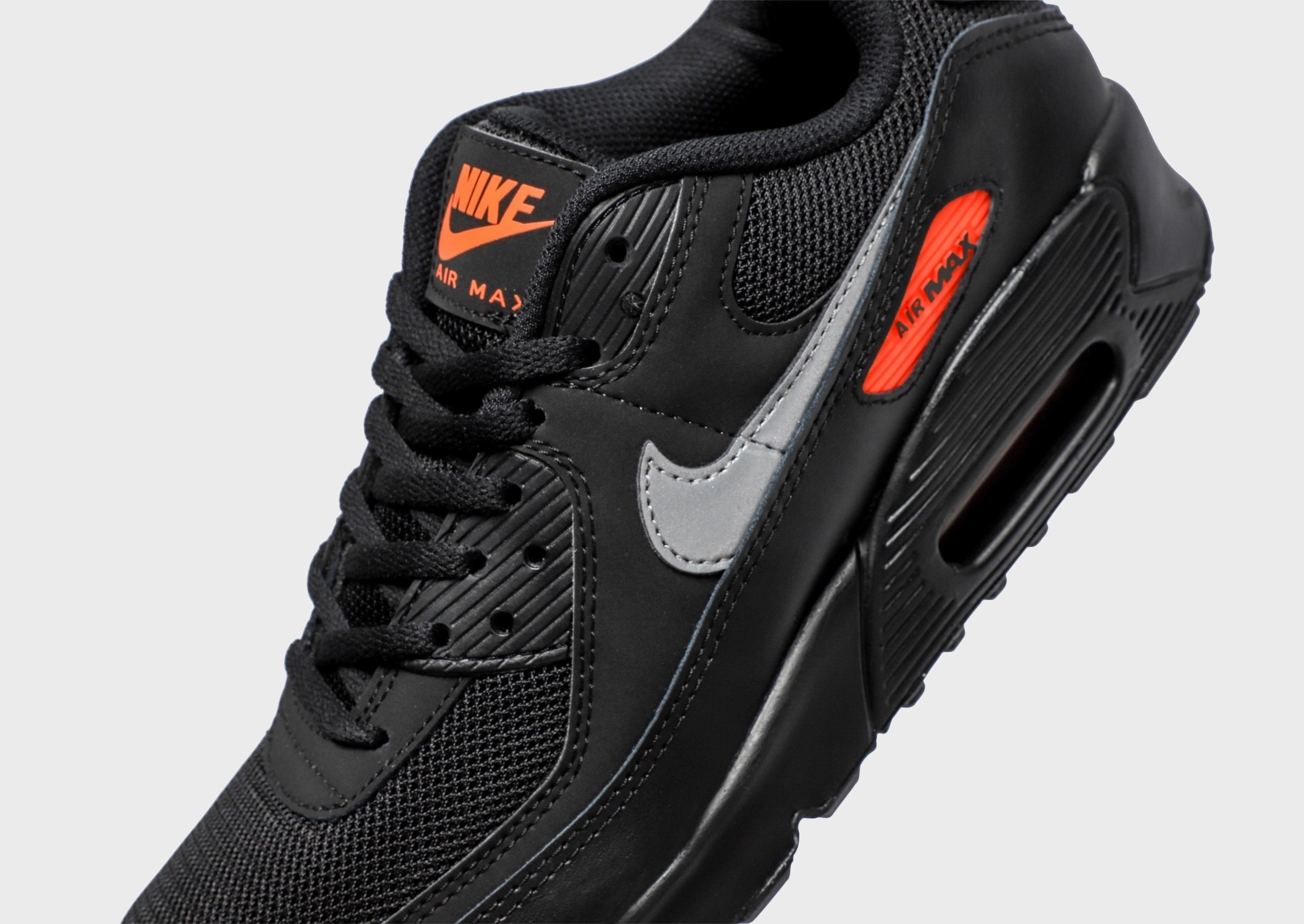 Responsive Fit, Smooth Layers, Cool Minimalism, Pure Motion, Progressive Outfit, Layered Motion, Evolved Form, Urban Inspired