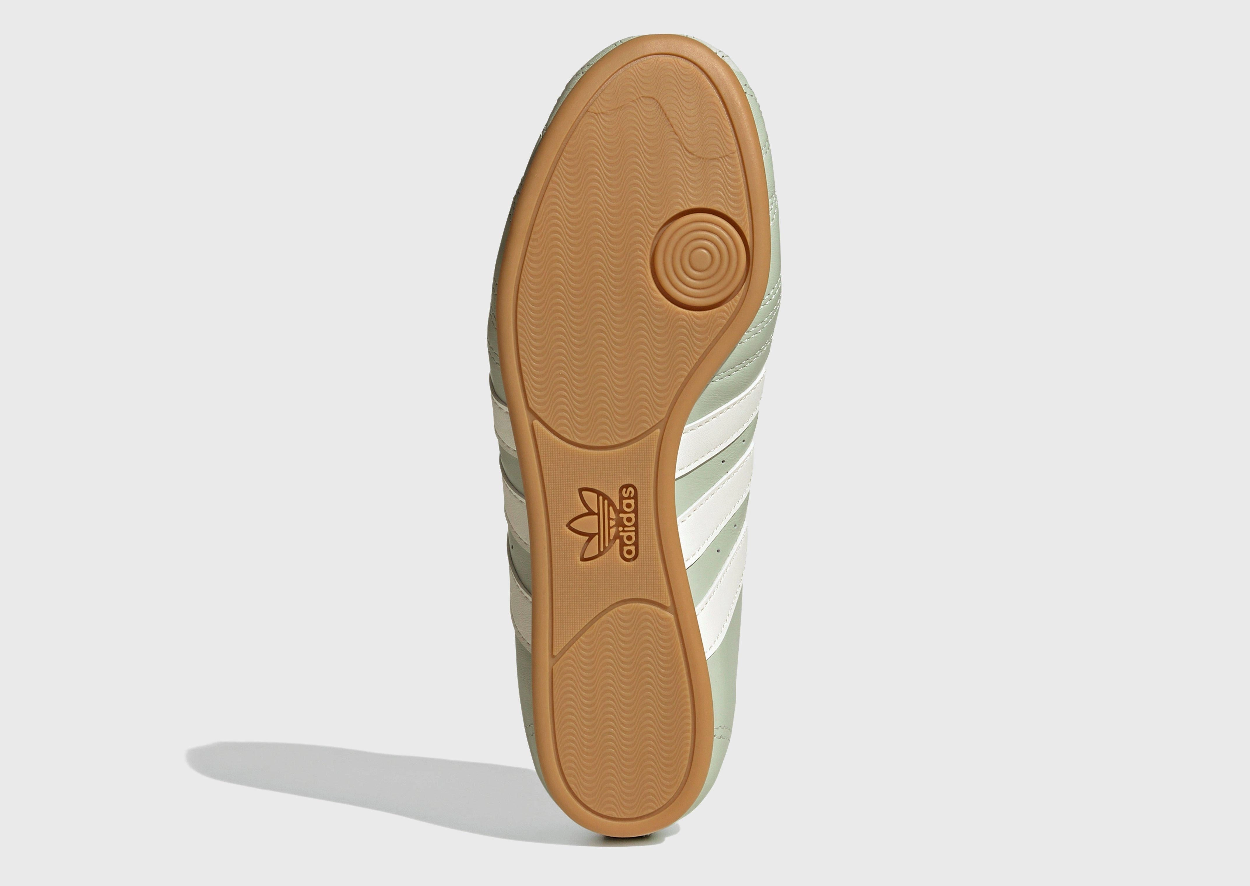 Forward Function, Active Core, Understated Utility, Refined Essentials, Calm Aesthetic