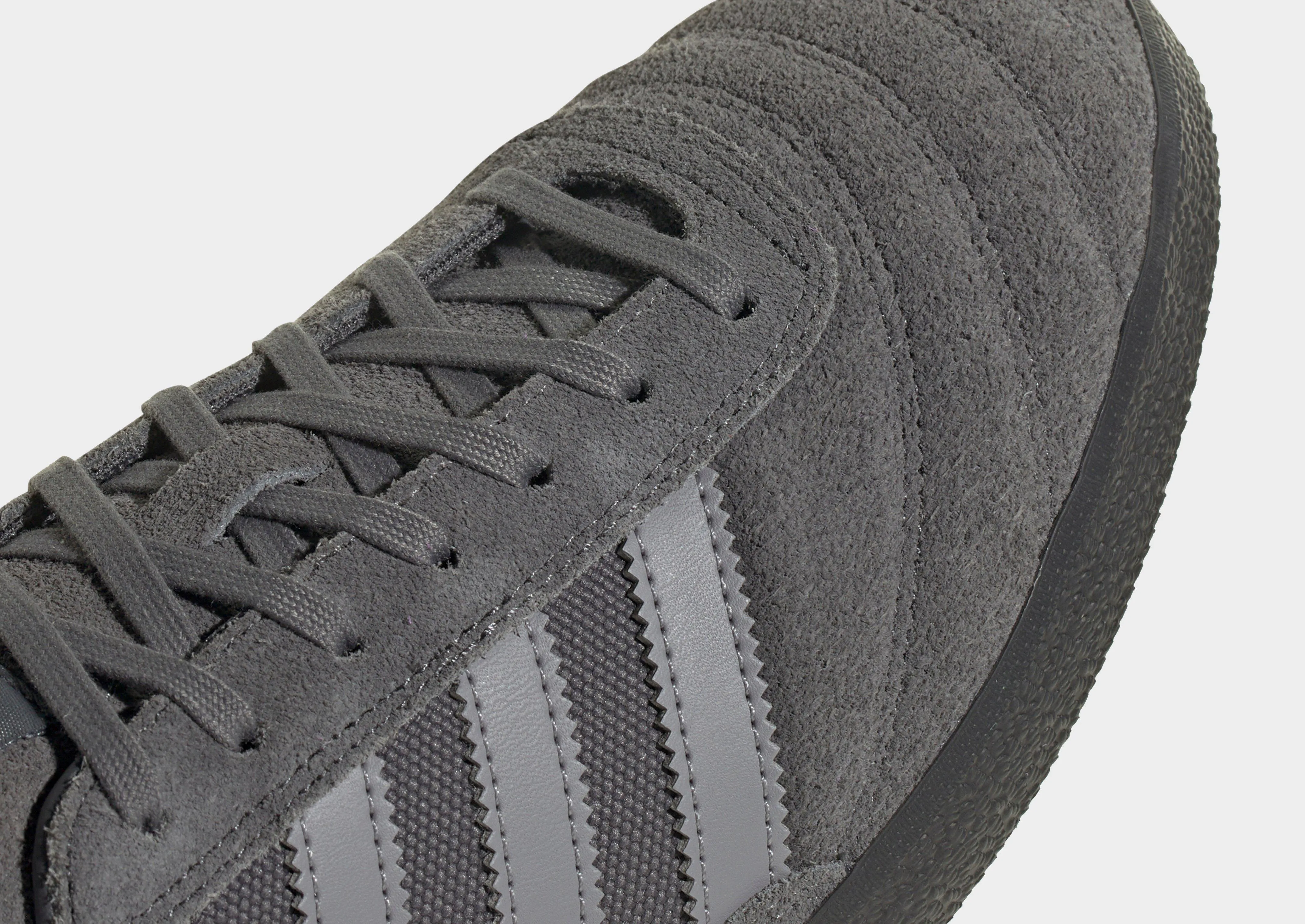 Tone-Driven, Motion-Driven Wear, Movement Layers, Quiet Fit, Confident Minimal, Life, Simplified