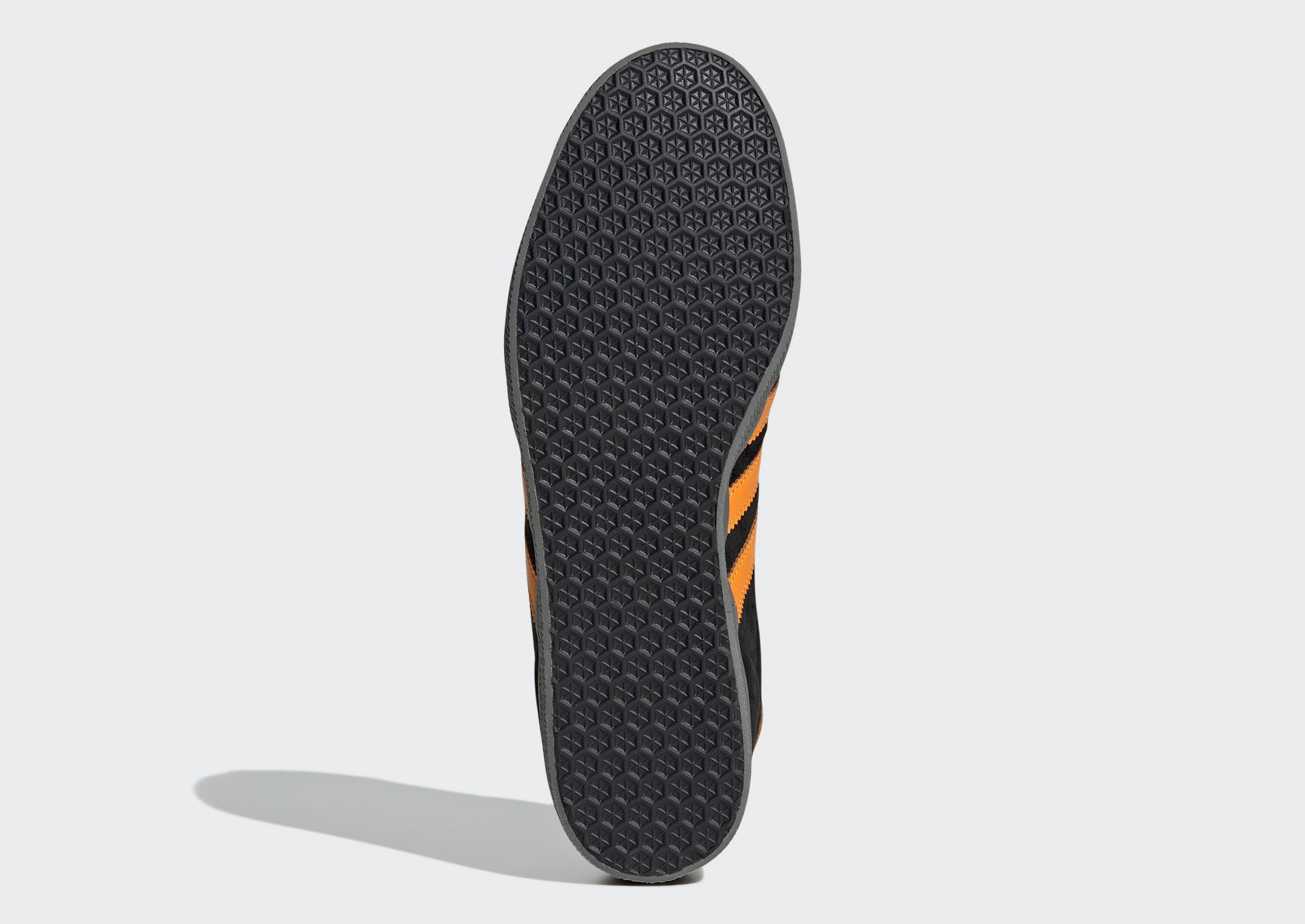 Motion-Driven, Intentional Vibe, Cool Minimalism, Future Lines, Refined Silhouette