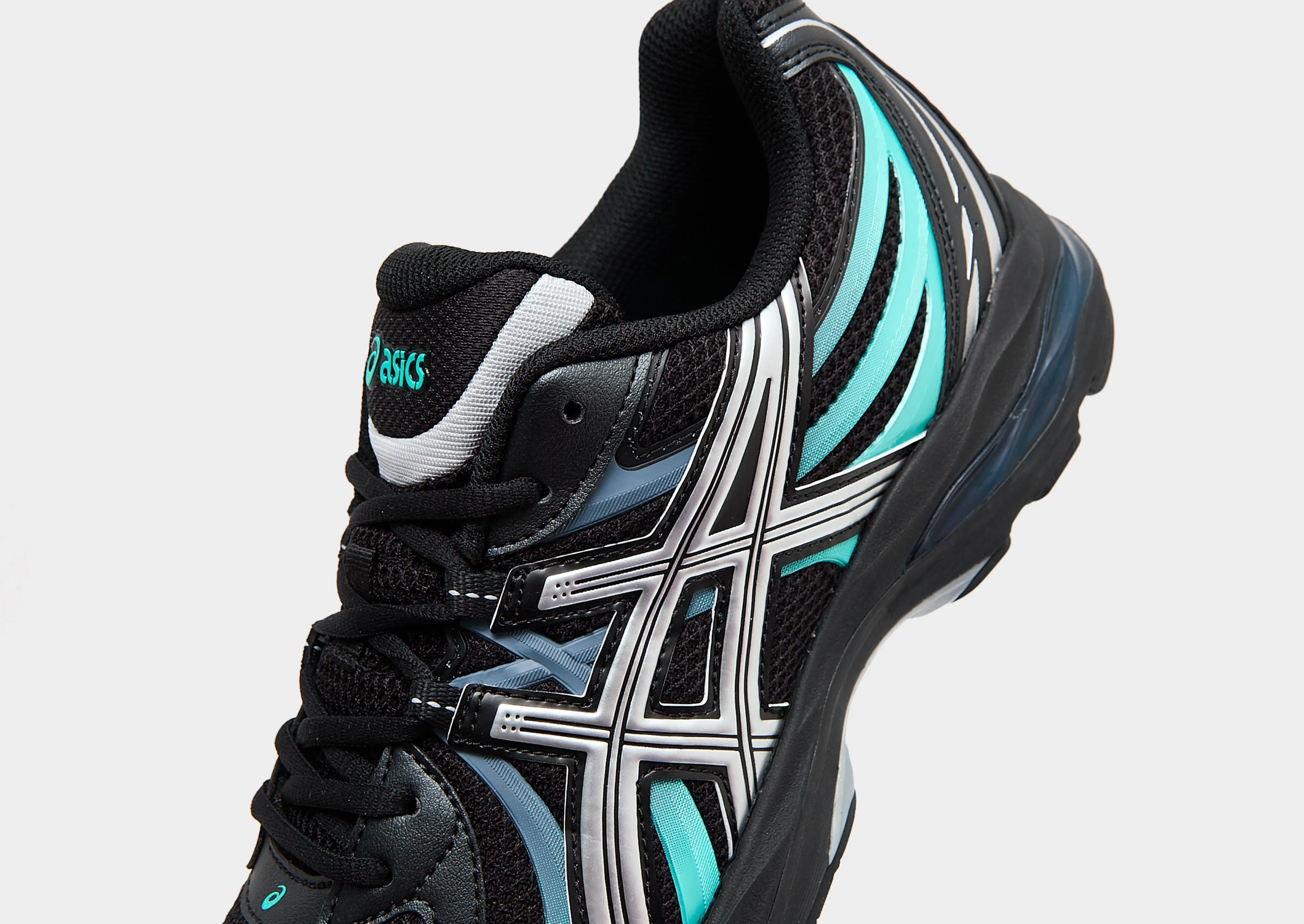 City Uniform, Lightweight Living, Flow-Forward Gear, Relaxed Motion, On-The-Go Style, Progressive Tone, Layered Living