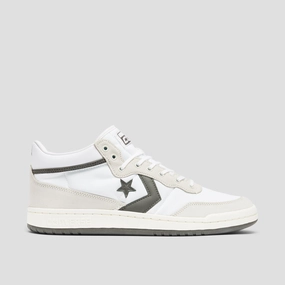 Modern Tone, Comfort-Focused, Essentials In Motion, Clean-Life Gear, Light Motion Gear