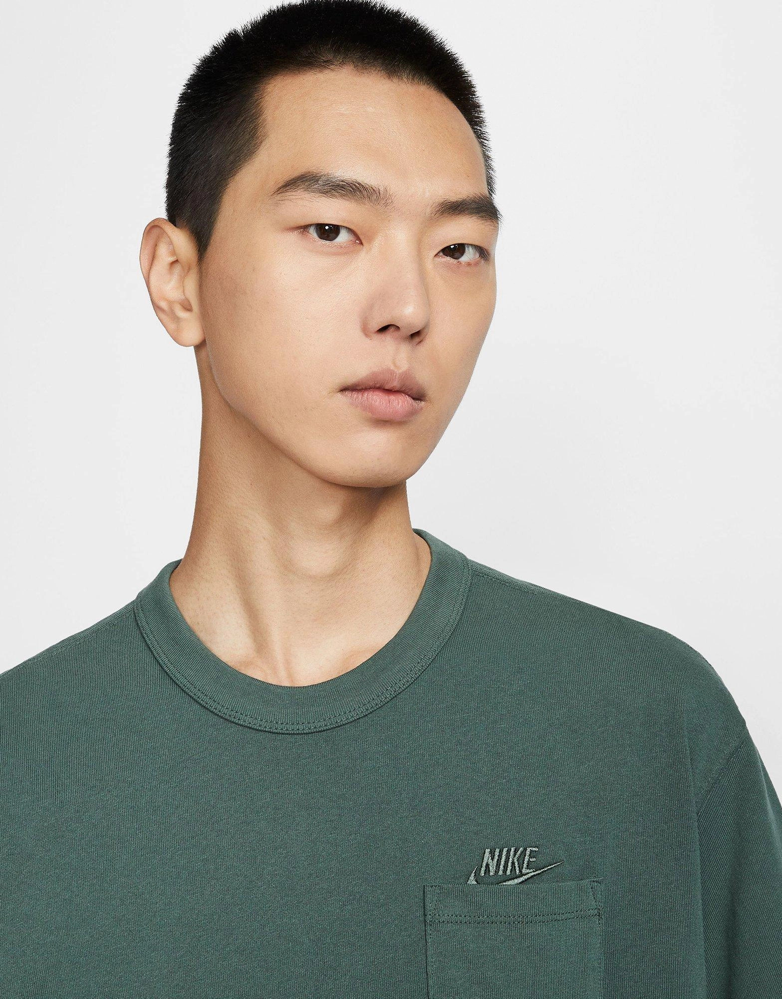 Form And Motion, Sleek Presence, Form-Centered, City Uniform, Daily Designwear, Effortless Fit, Cool Confidence